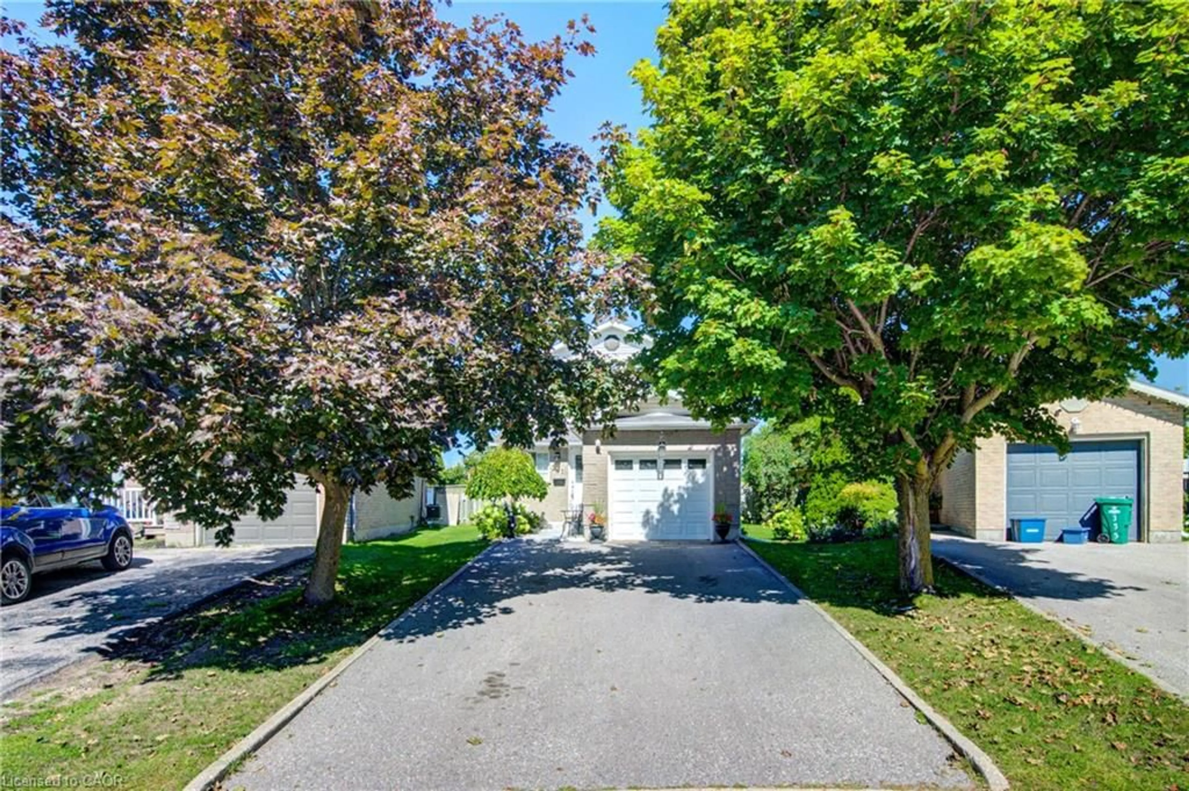 A pic from outside/outdoor area/front of a property/back of a property/a pic from drone, street for 351 Northview Heights Pl, Cambridge Ontario N1R 8J1