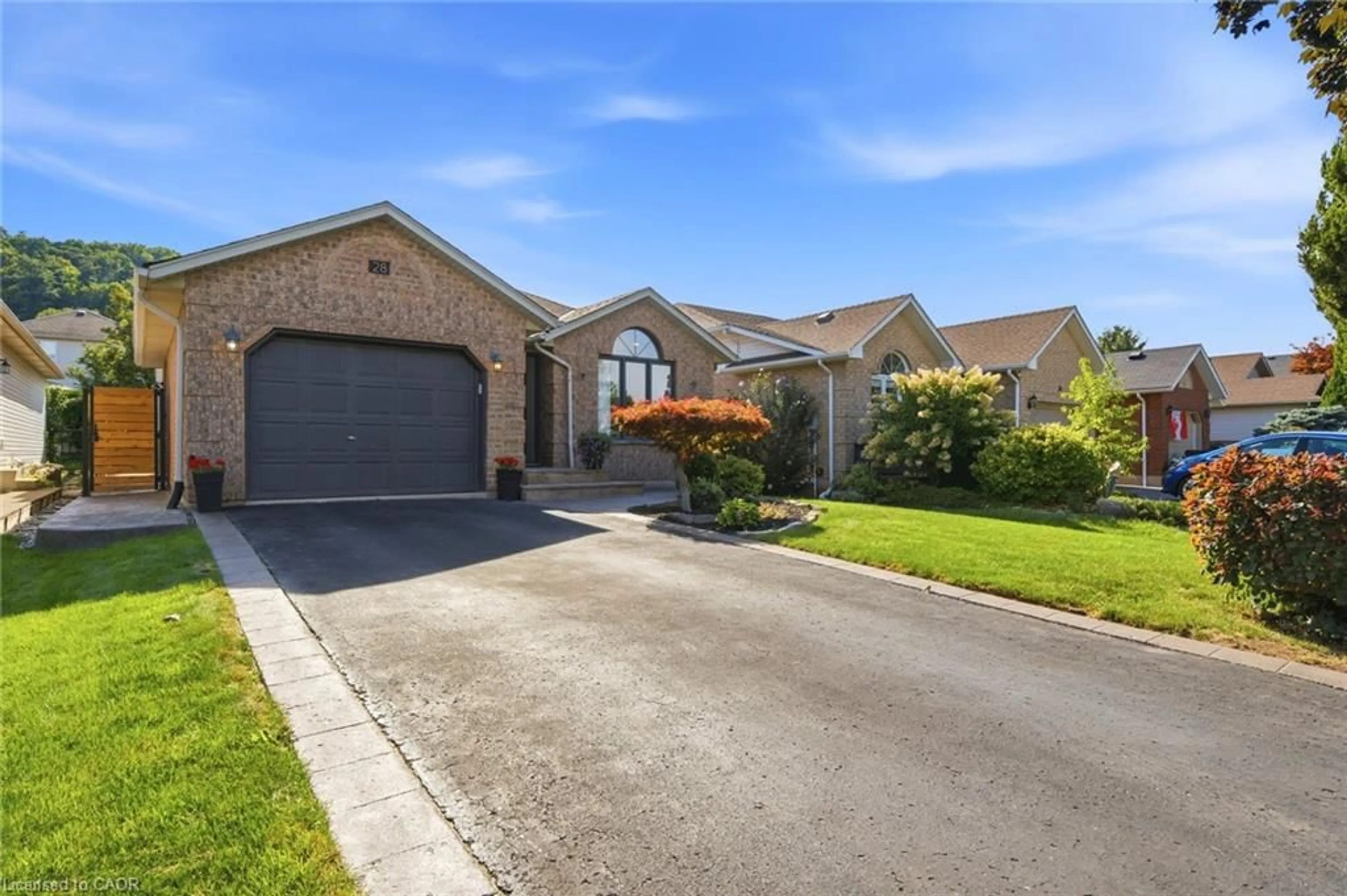 Unknown for 28 Colonial Cres, Grimsby Ontario L3M 5H3