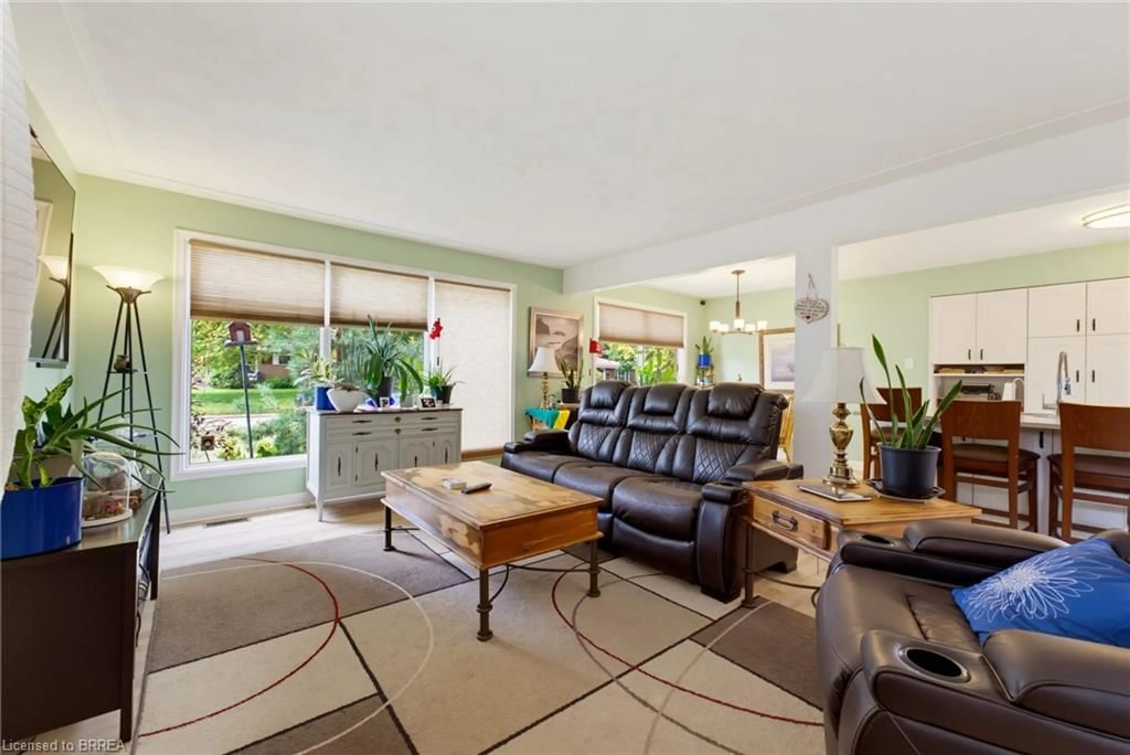 Living room with furniture, ceramic/tile floor for 11 Redwood Rd, Brantford Ontario N3R 3M2