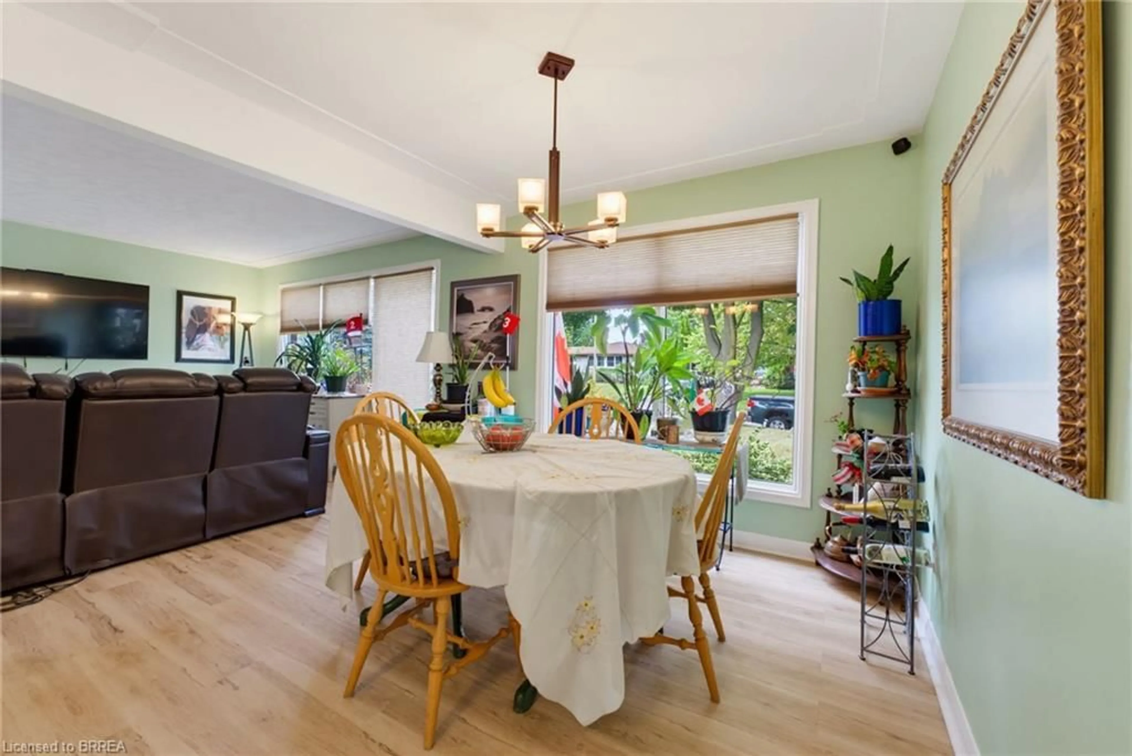Dining room, unknown for 11 Redwood Rd, Brantford Ontario N3R 3M2
