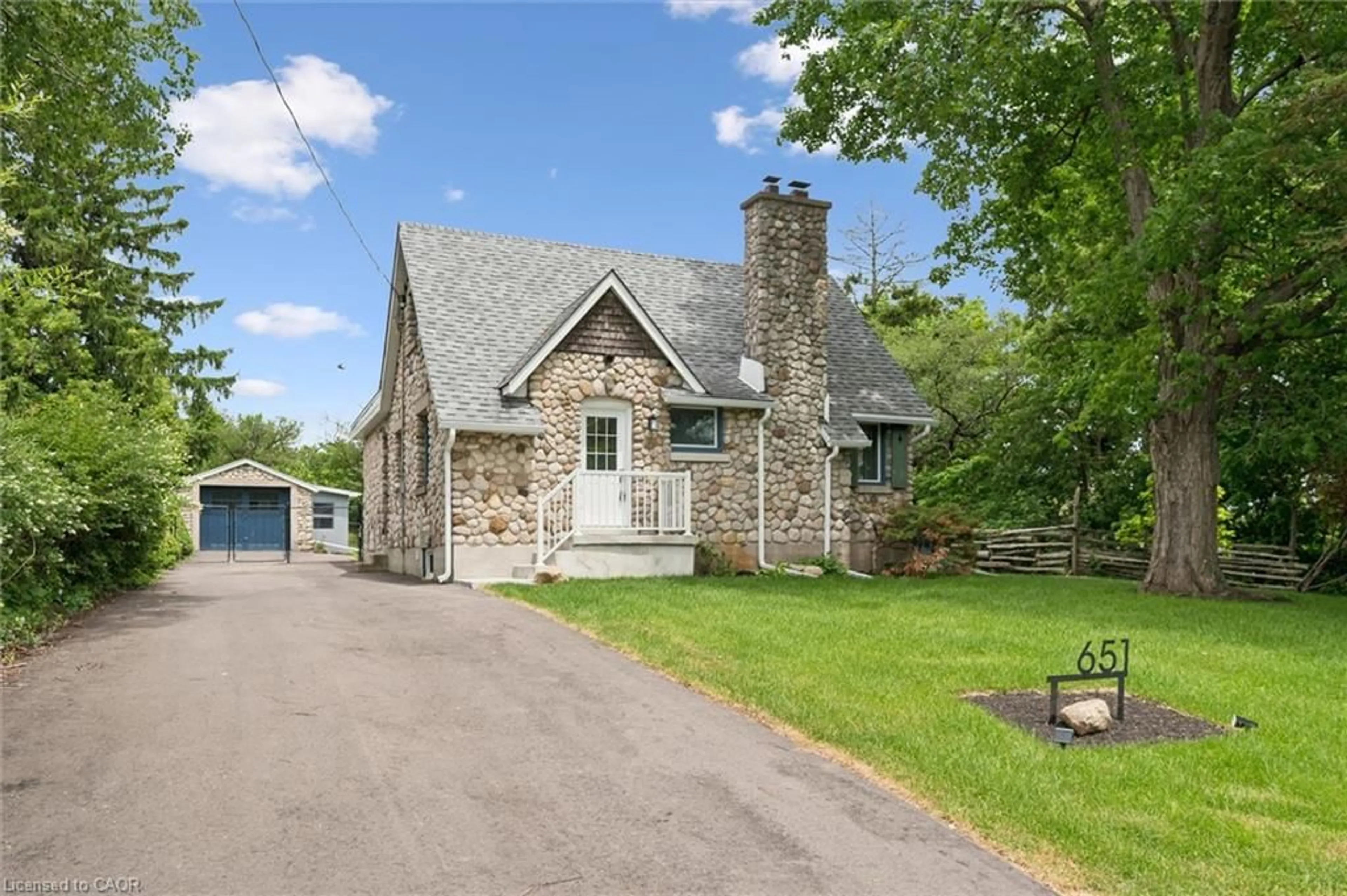 Unknown for 651 Dundas St, Cambridge Ontario N1R 5S2