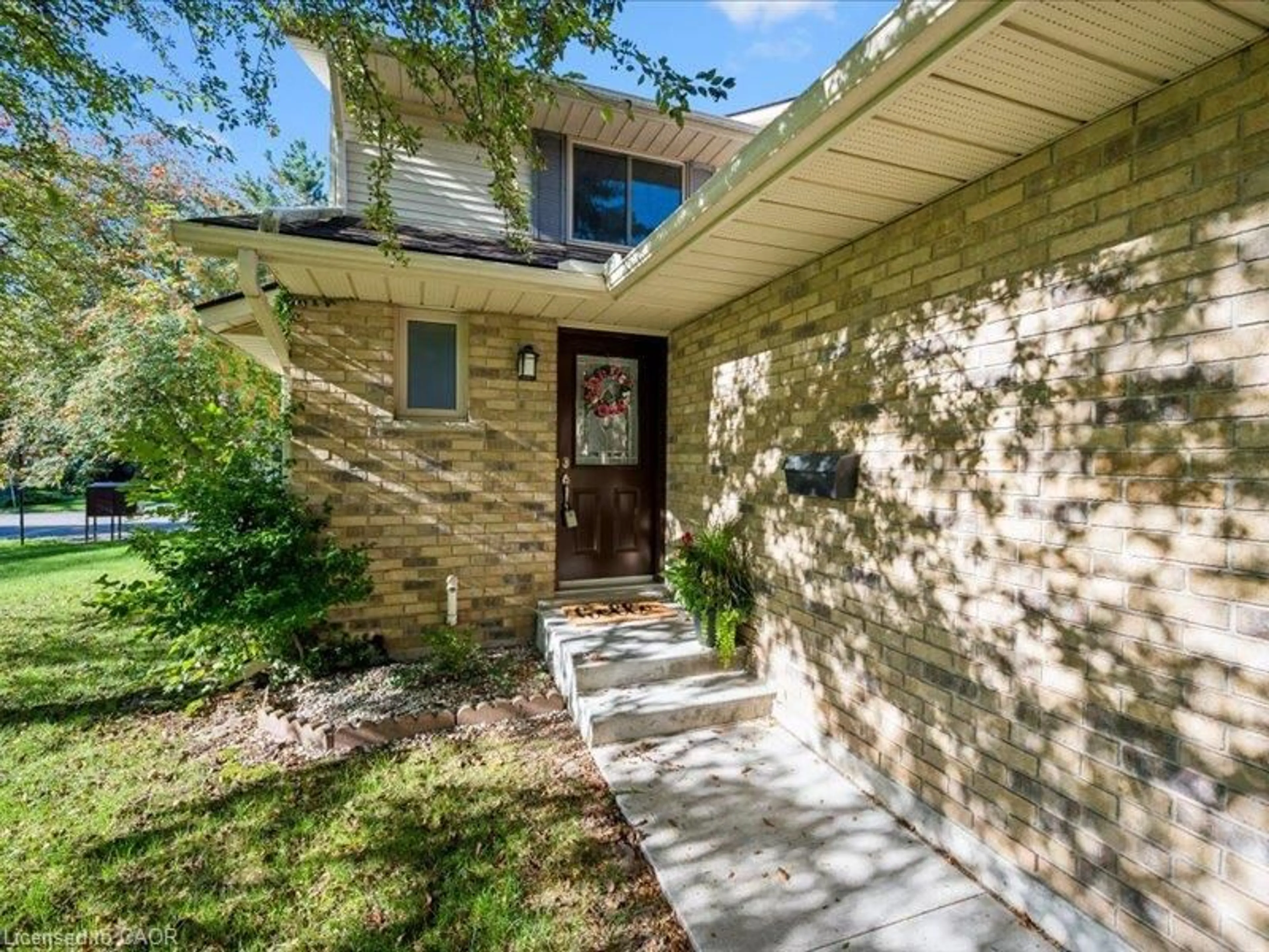 Home with brick exterior material, street for 375 Kingscourt Dr #40, Waterloo Ontario N2K 3N7