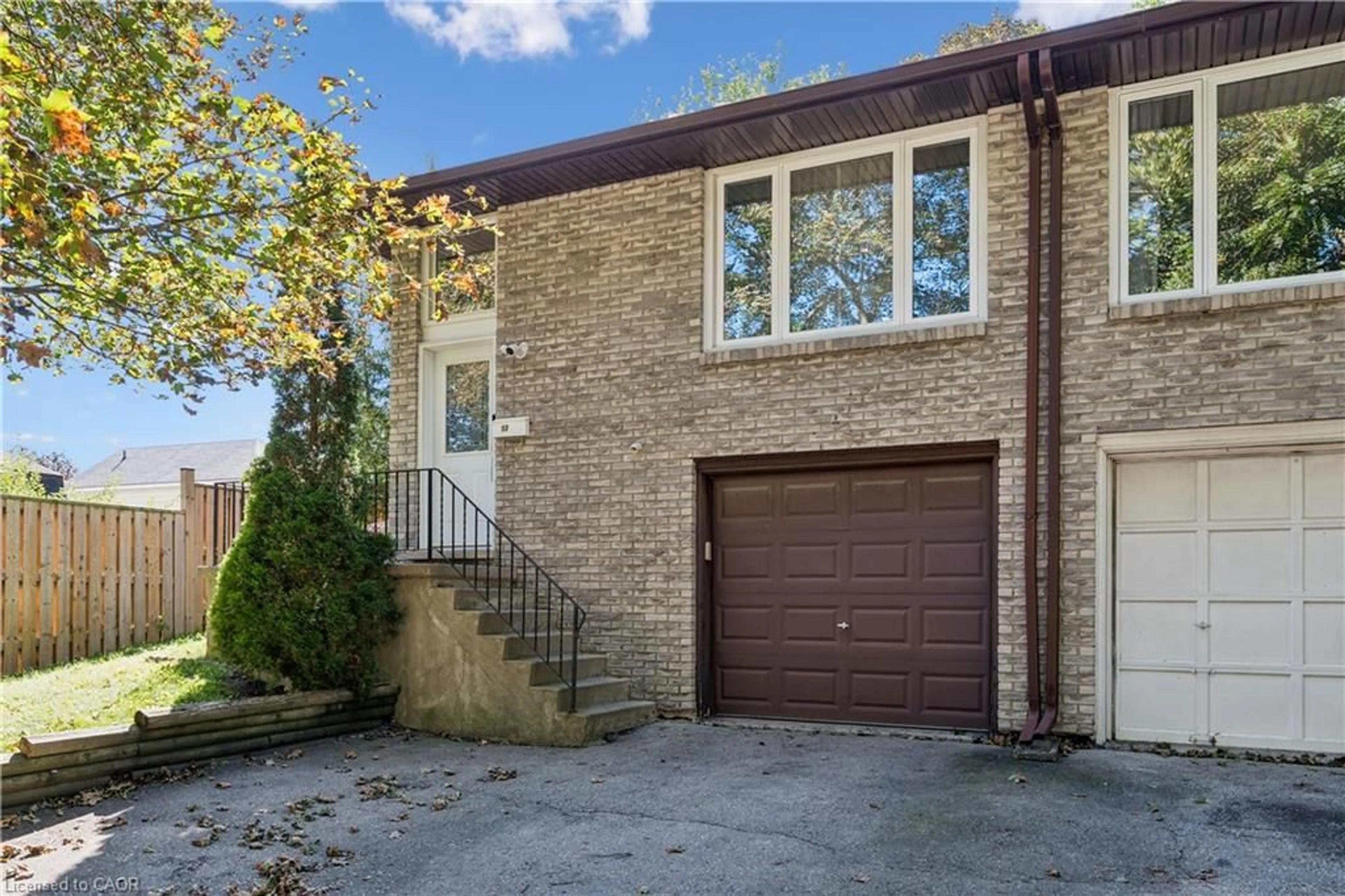 Home with brick exterior material, street for 53 Northview Heights Dr, Cambridge Ontario N1R 7A7