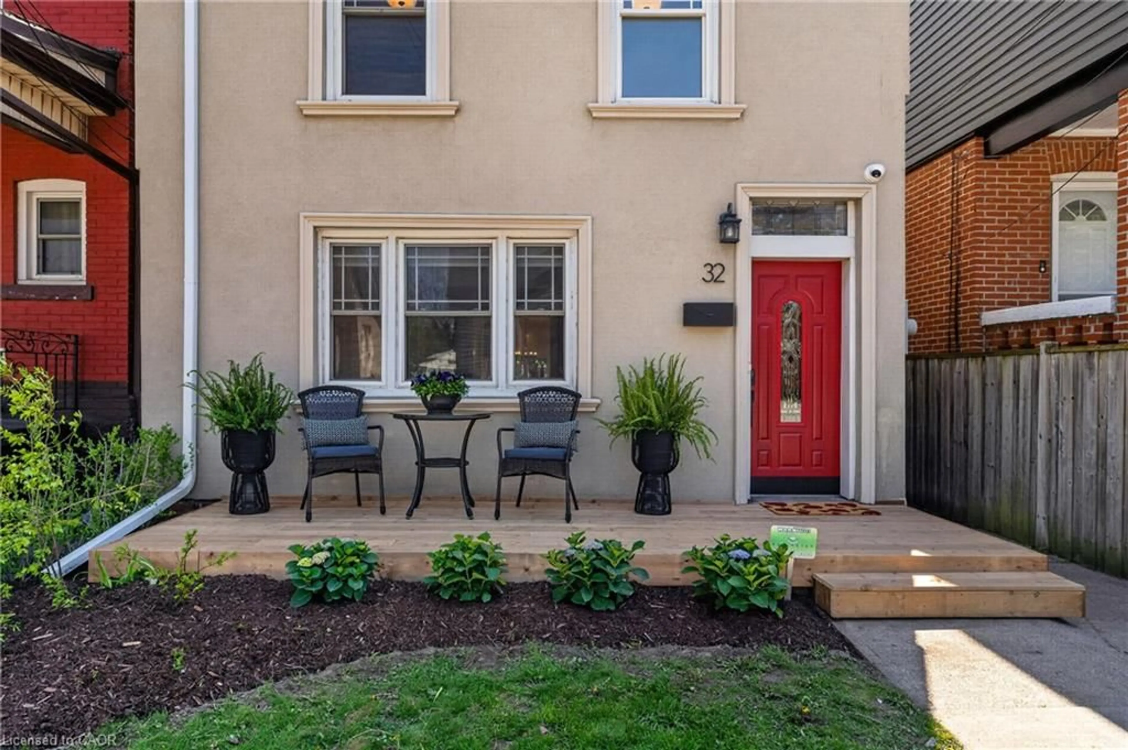 Patio, street for 32 Magill St, Hamilton Ontario L8R 2Y5