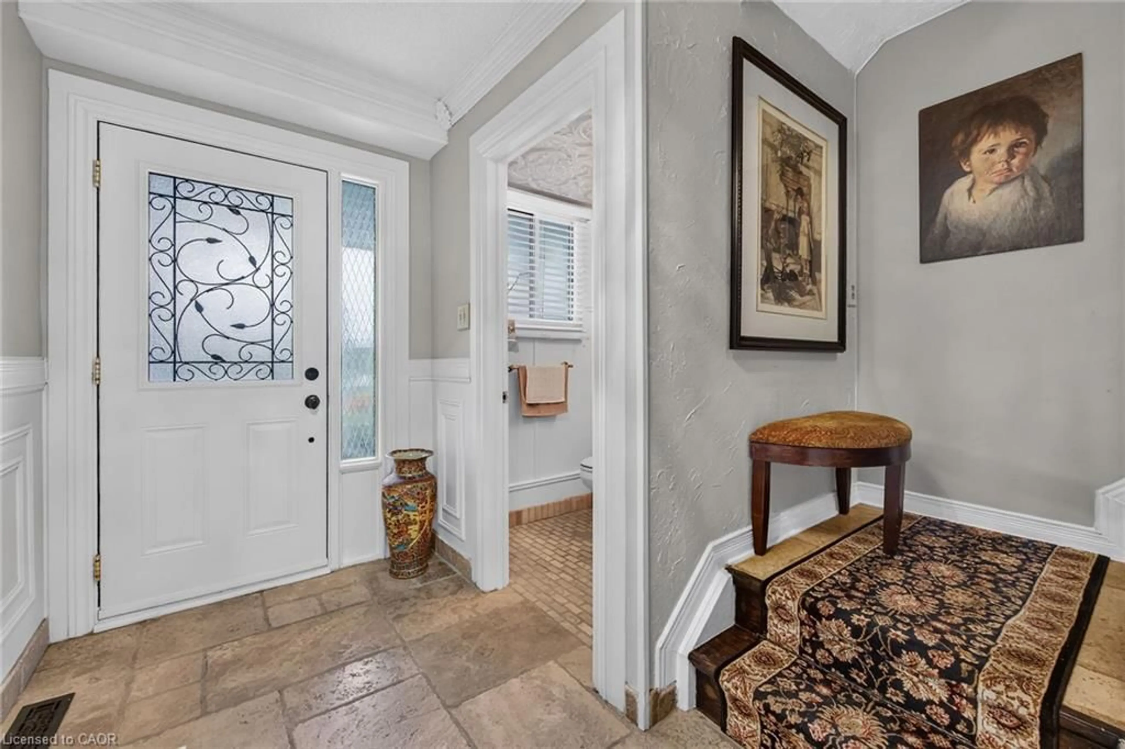 Indoor entryway for 737 Stone Church Rd, Hamilton Ontario L8W 1A9