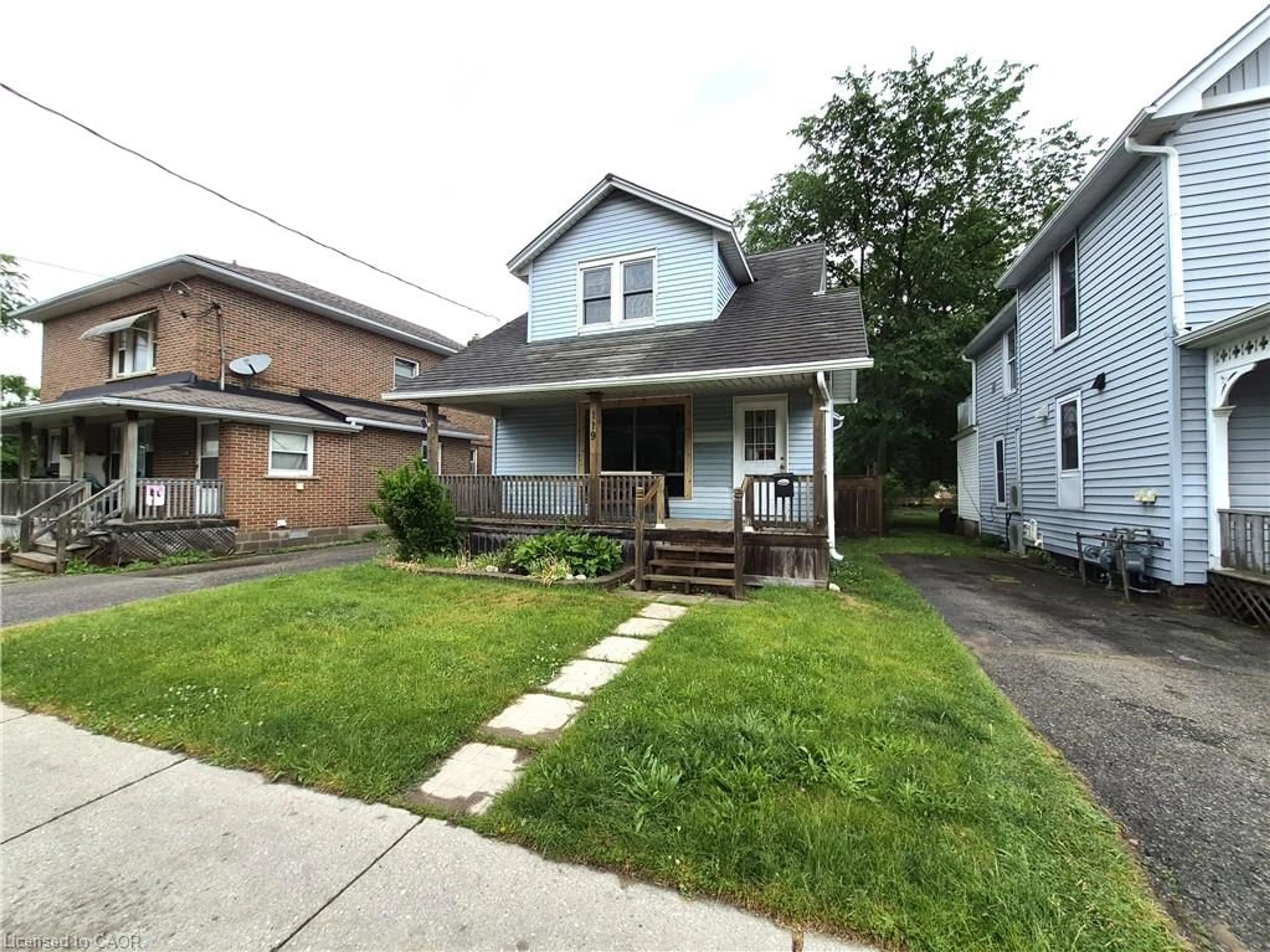 A pic from outside/outdoor area/front of a property/back of a property/a pic from drone, street for 119 Norfolk St, Simcoe Ontario N3Y 2W3