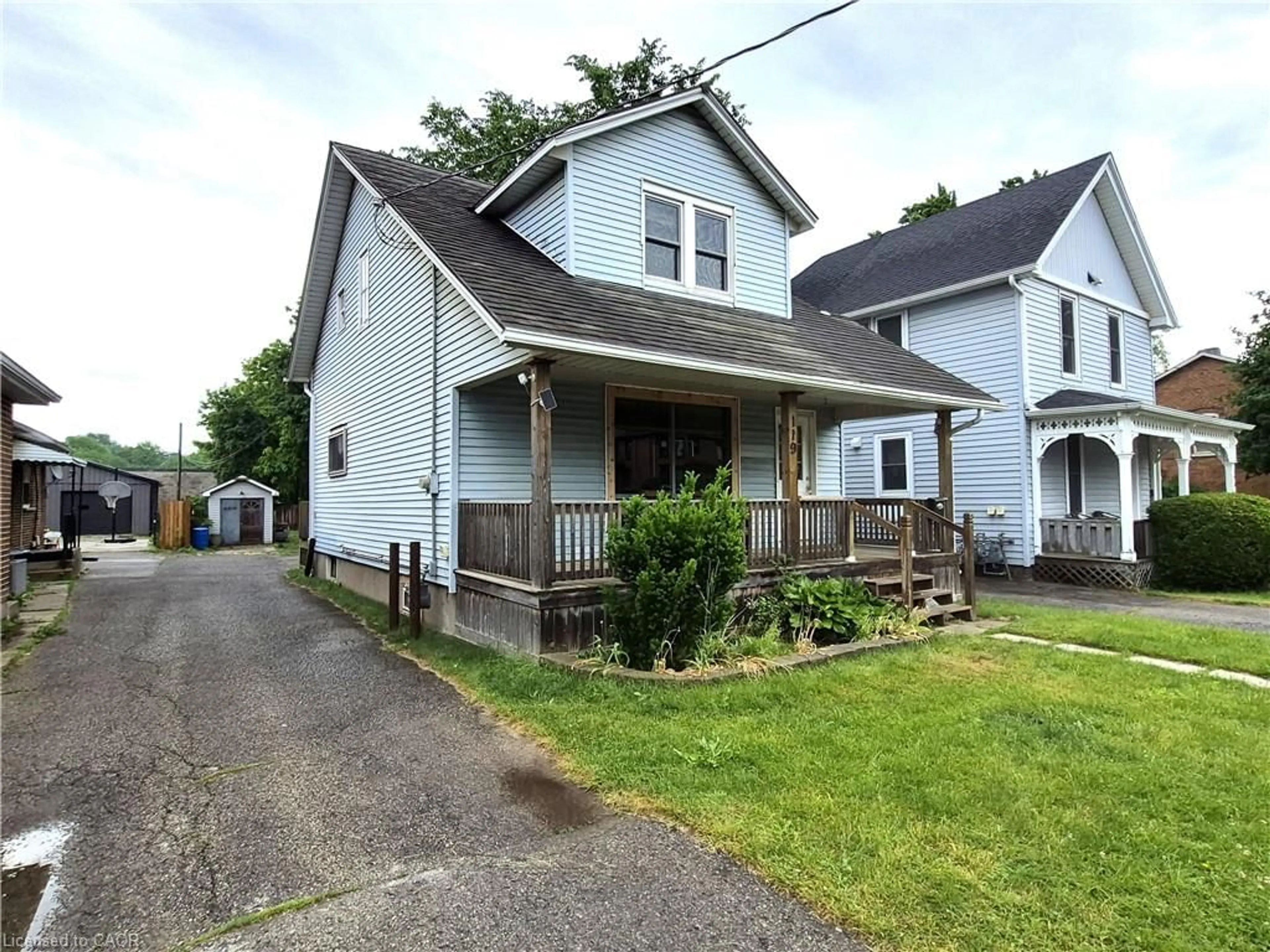 A pic from outside/outdoor area/front of a property/back of a property/a pic from drone, street for 119 Norfolk St, Simcoe Ontario N3Y 2W3