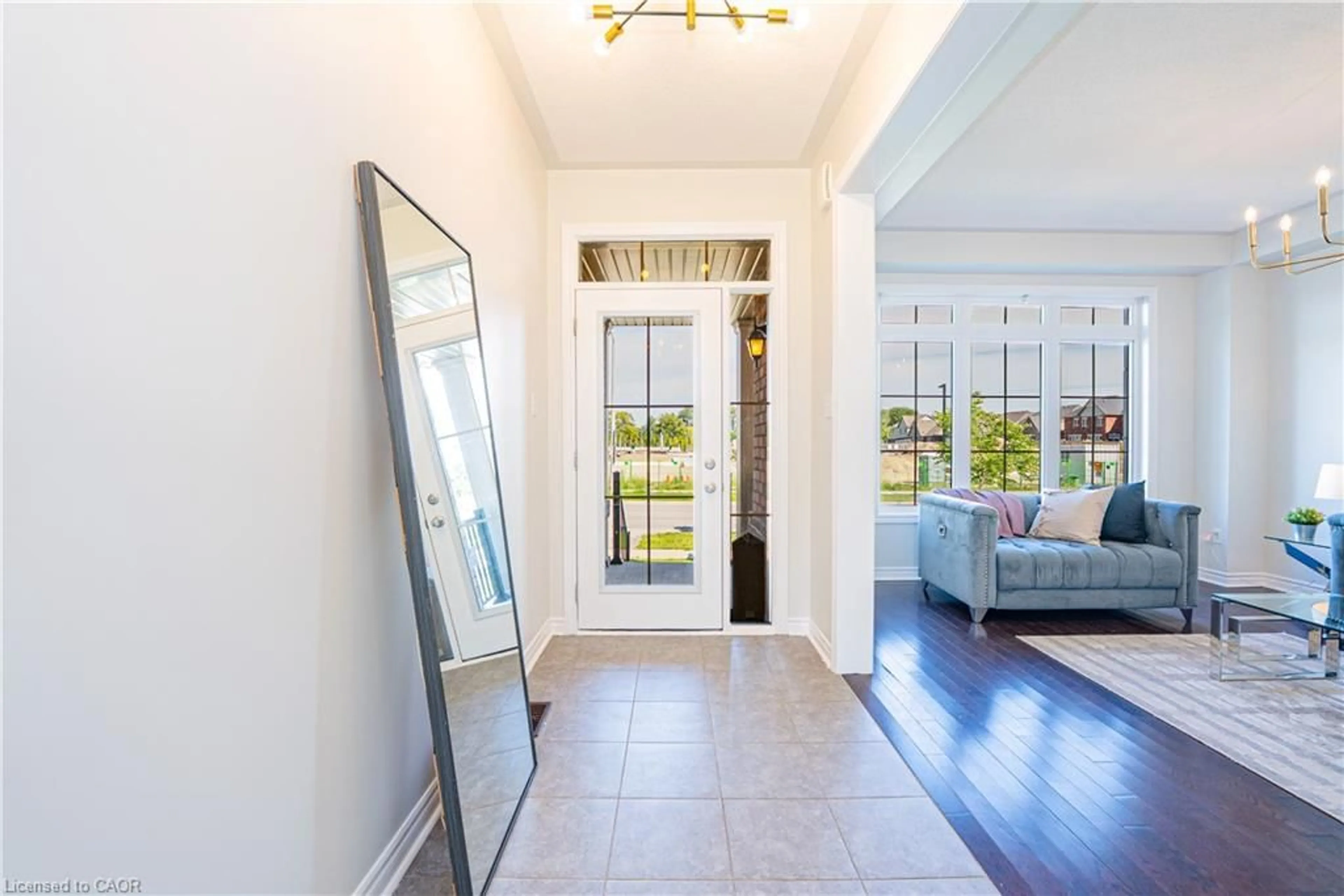 Indoor entryway for 28 Dey Dr, Collingwood Ontario L9Y 4C5