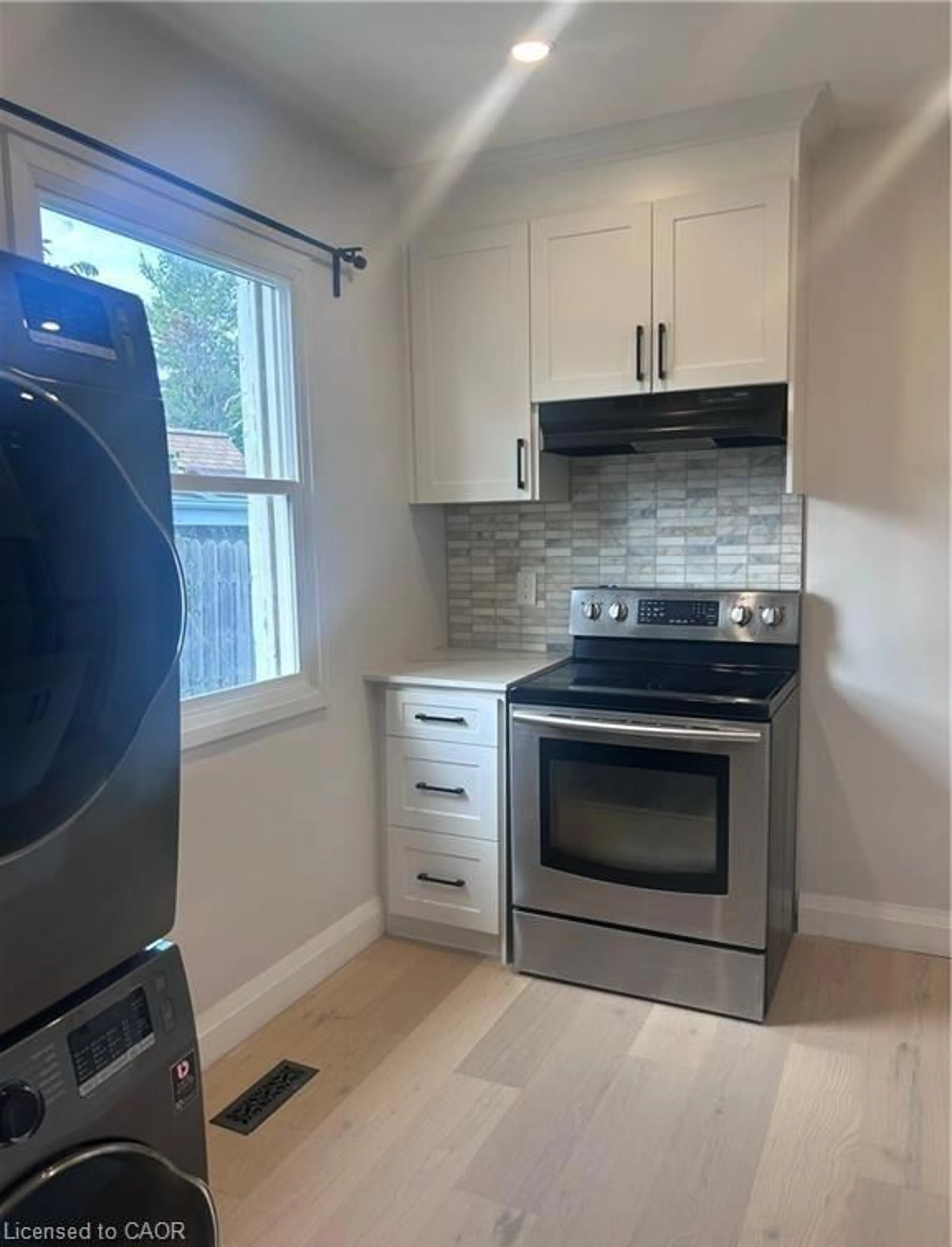 Standard kitchen, unknown for 74 St Clair Ave, Kitchener Ontario N2M 3Z4