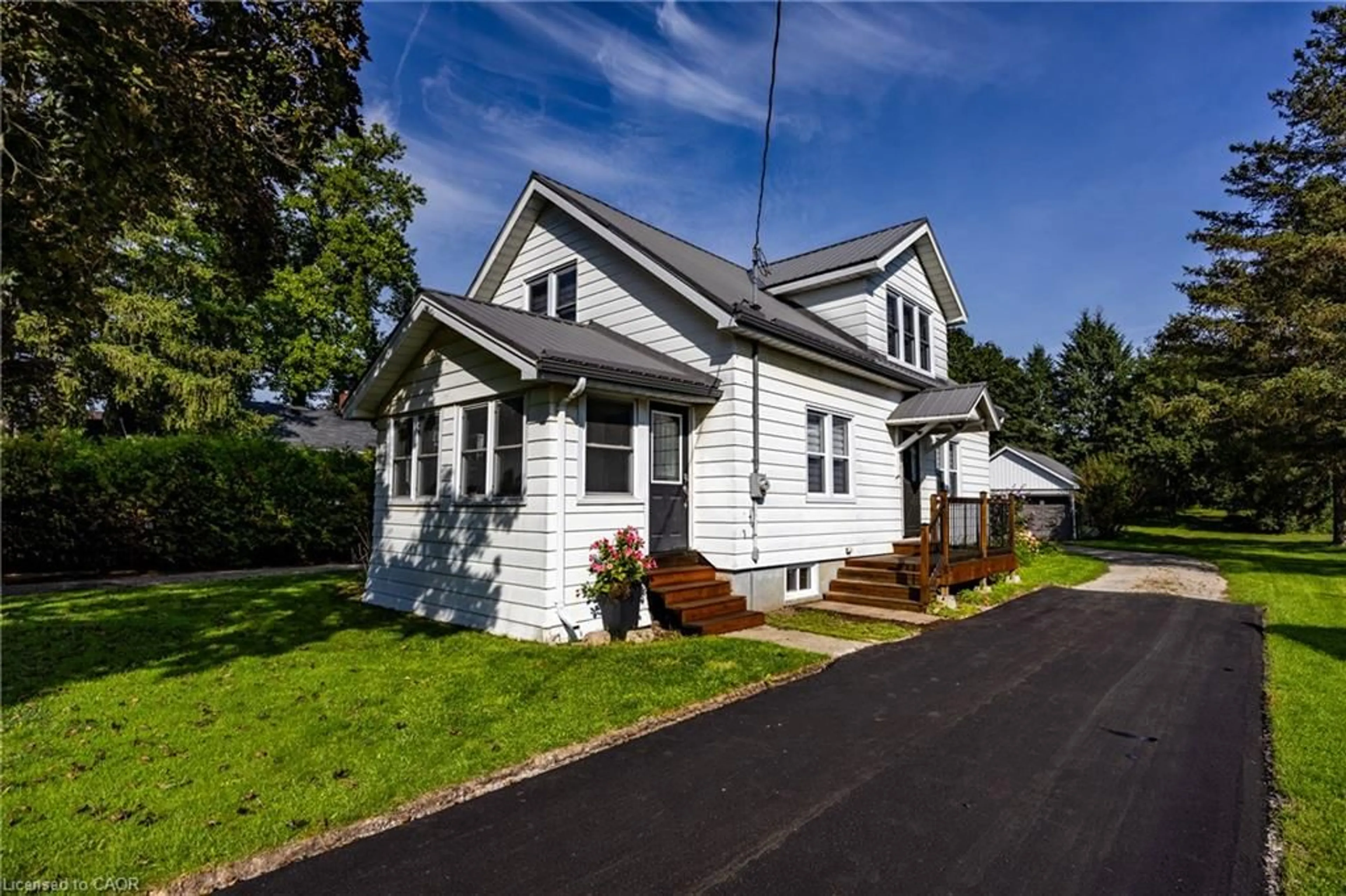 Home with vinyl exterior material, street for 471 Church St, Delhi Ontario N4B 1V2