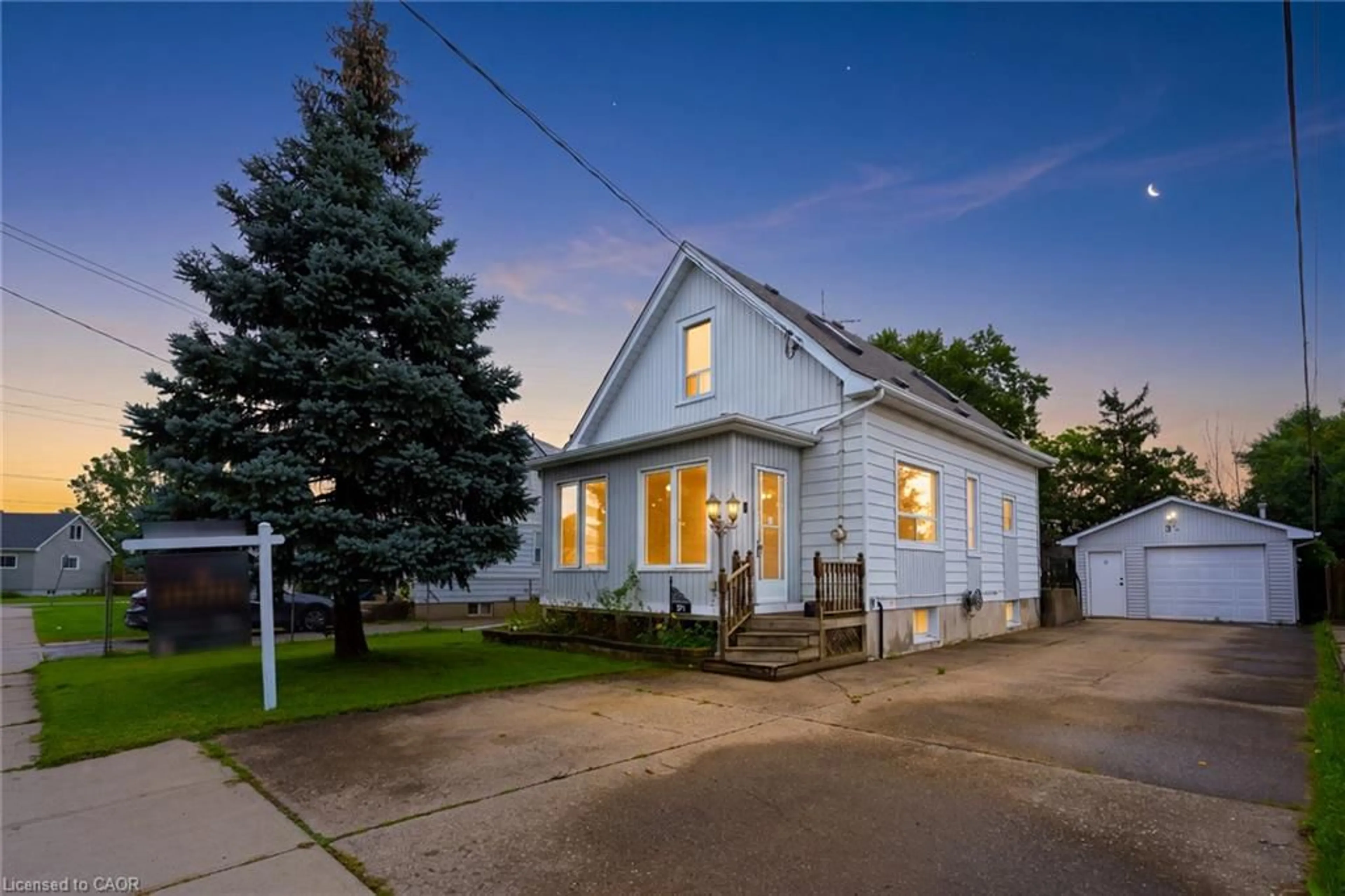 A pic from outside/outdoor area/front of a property/back of a property/a pic from drone, street for 3 1/2 Dundonald St, St. Catharines Ontario L2P 2A8
