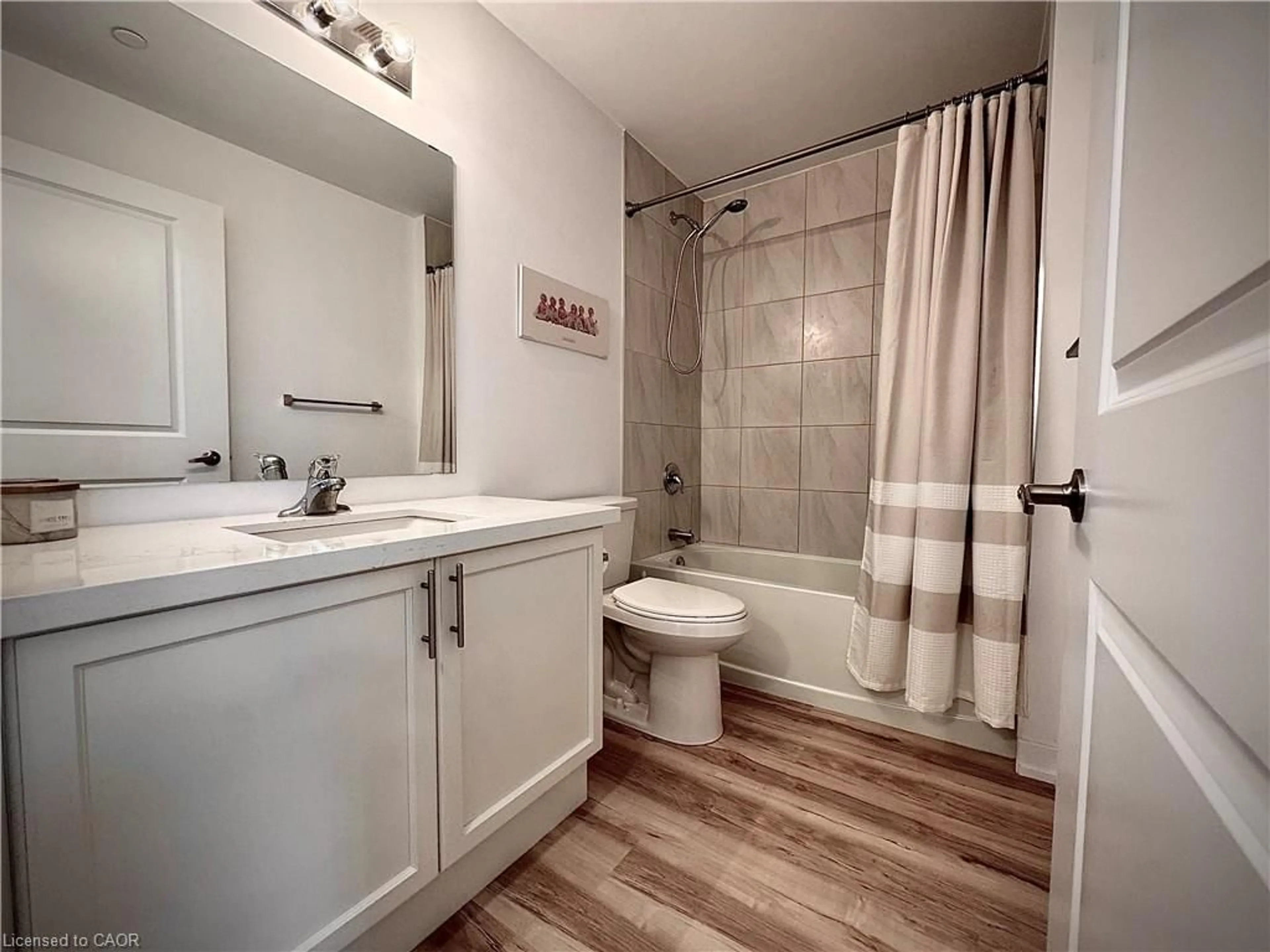 Standard bathroom, ceramic/tile floor for 460 Dundas St #709, Waterdown Ontario L8B 2A5
