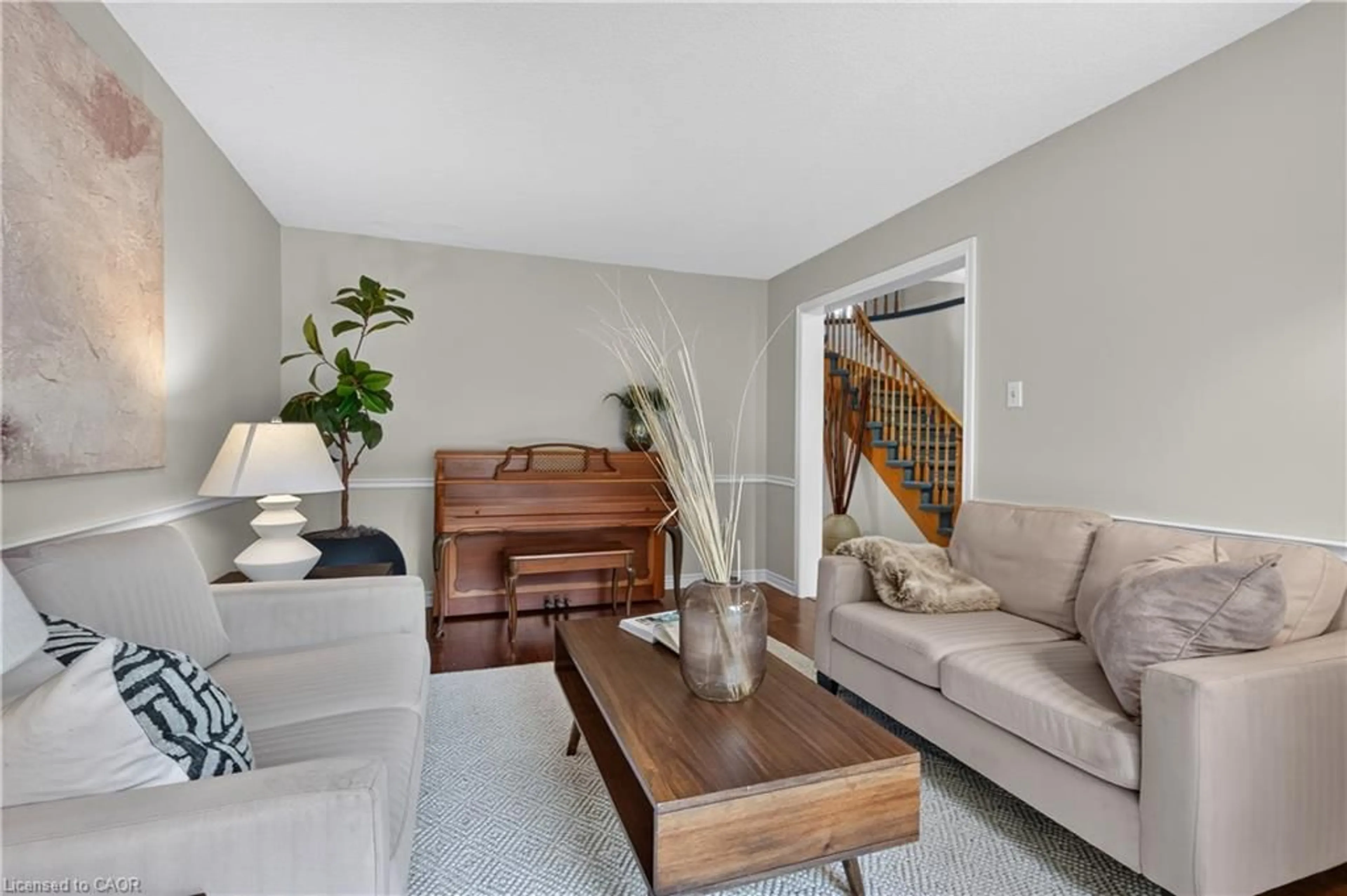 Living room with furniture, unknown for 3222 Wentworth St, Burlington Ontario L7M 2N4