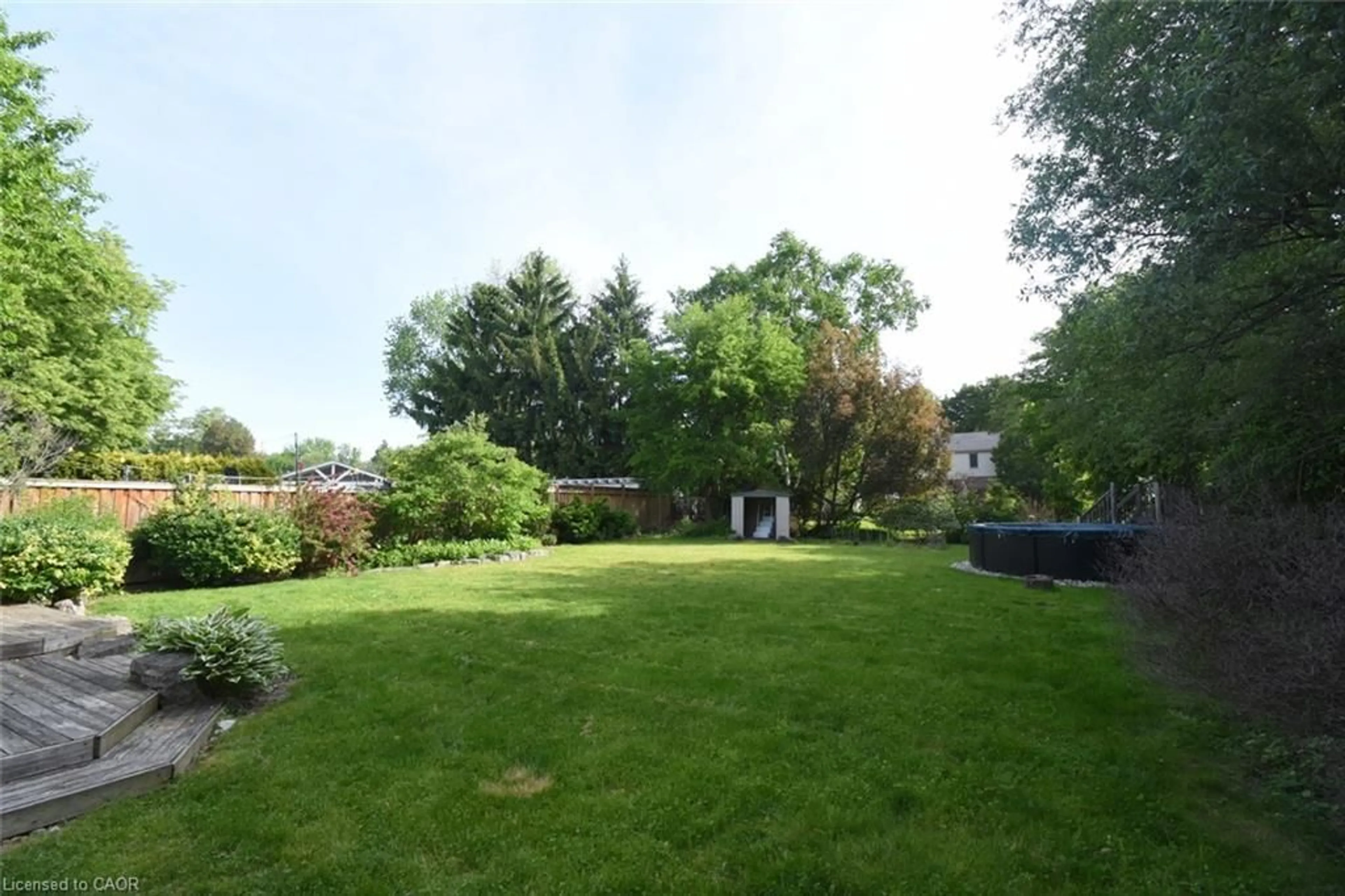 Patio, street for 945 Glen View Ave, Burlington Ontario L7T 3Y7