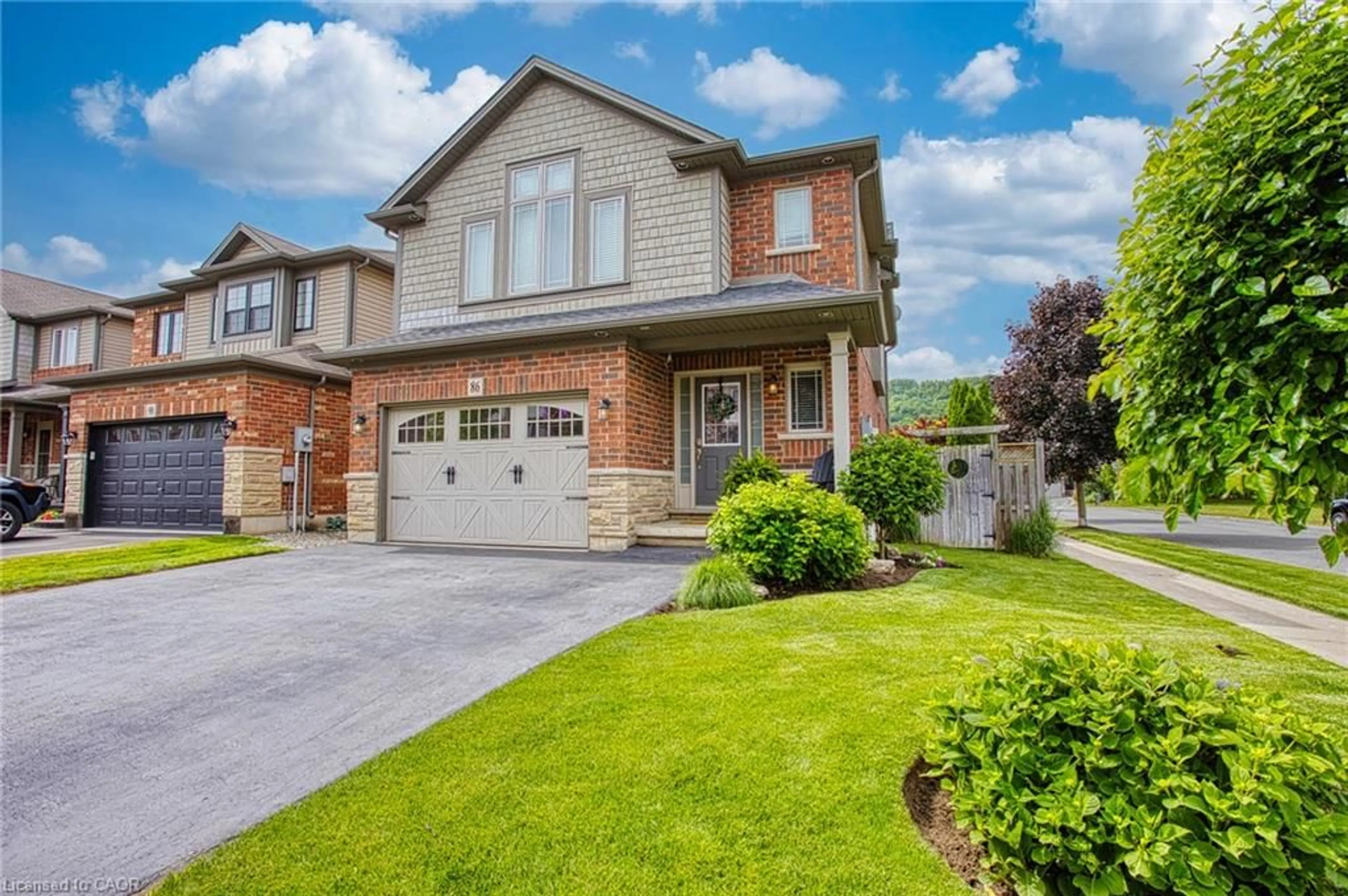 Home with brick exterior material, street for 86 Willow Lane, Grimsby Ontario L3M 5P7
