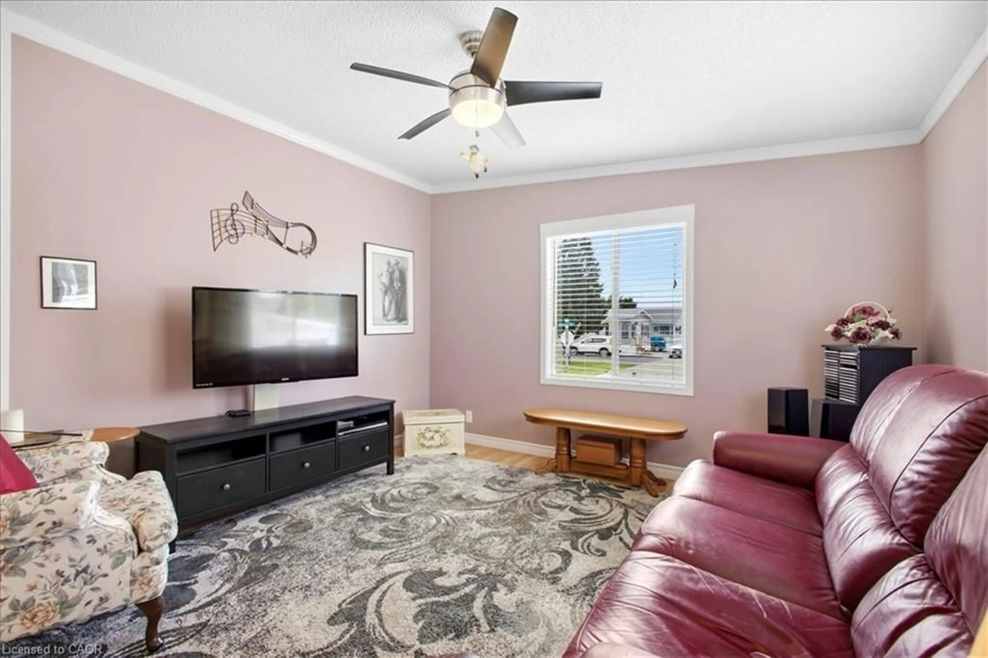 Living room with furniture, unknown for 3 Walnut Way Pvt, Puslinch Ontario N0B 2J0
