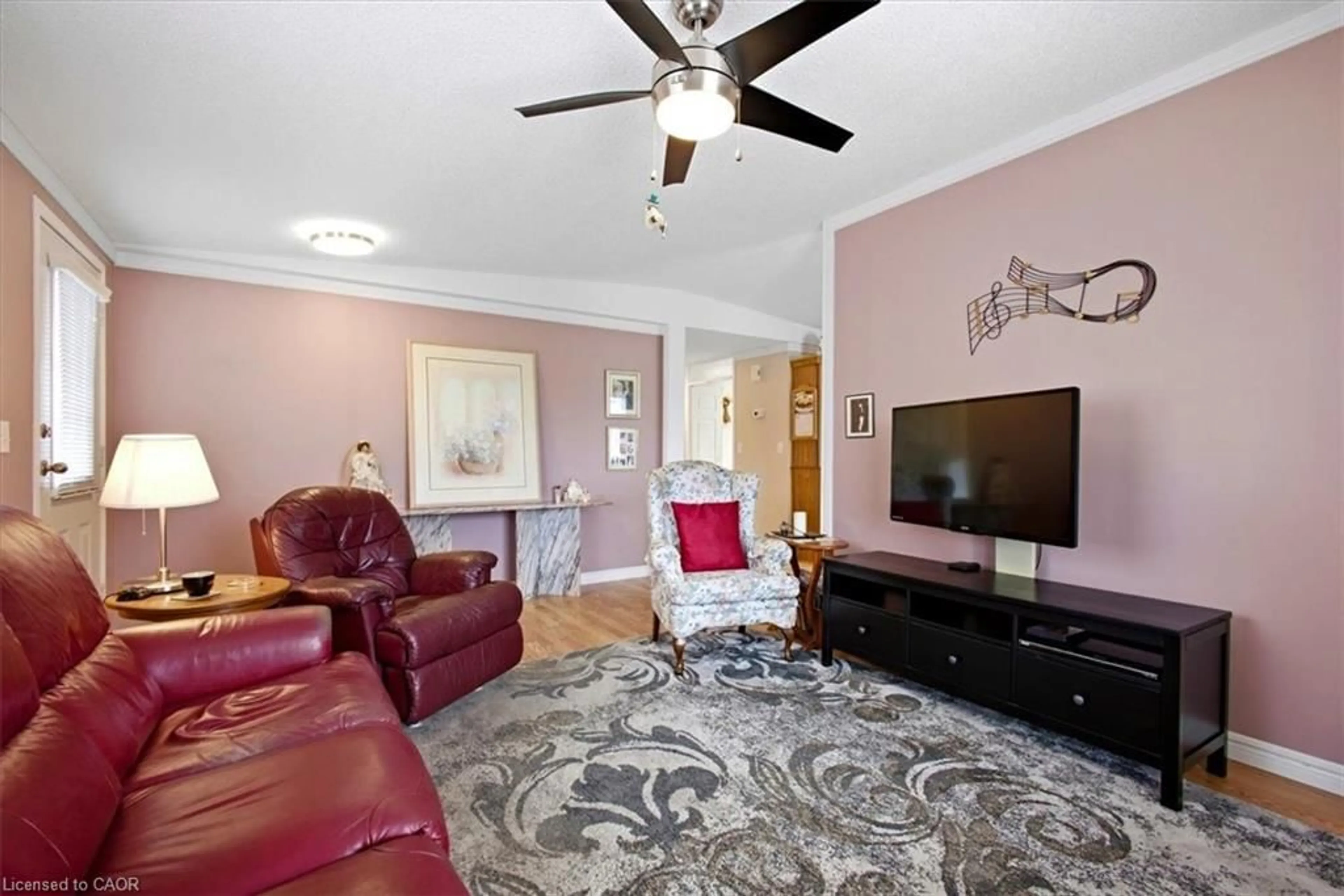 Living room with furniture, unknown for 3 Walnut Way Pvt, Puslinch Ontario N0B 2J0