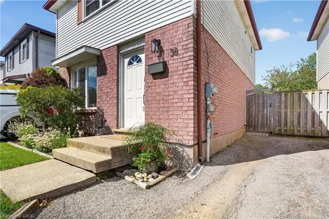 38 Meadow Woods Cres, Kitchener 5