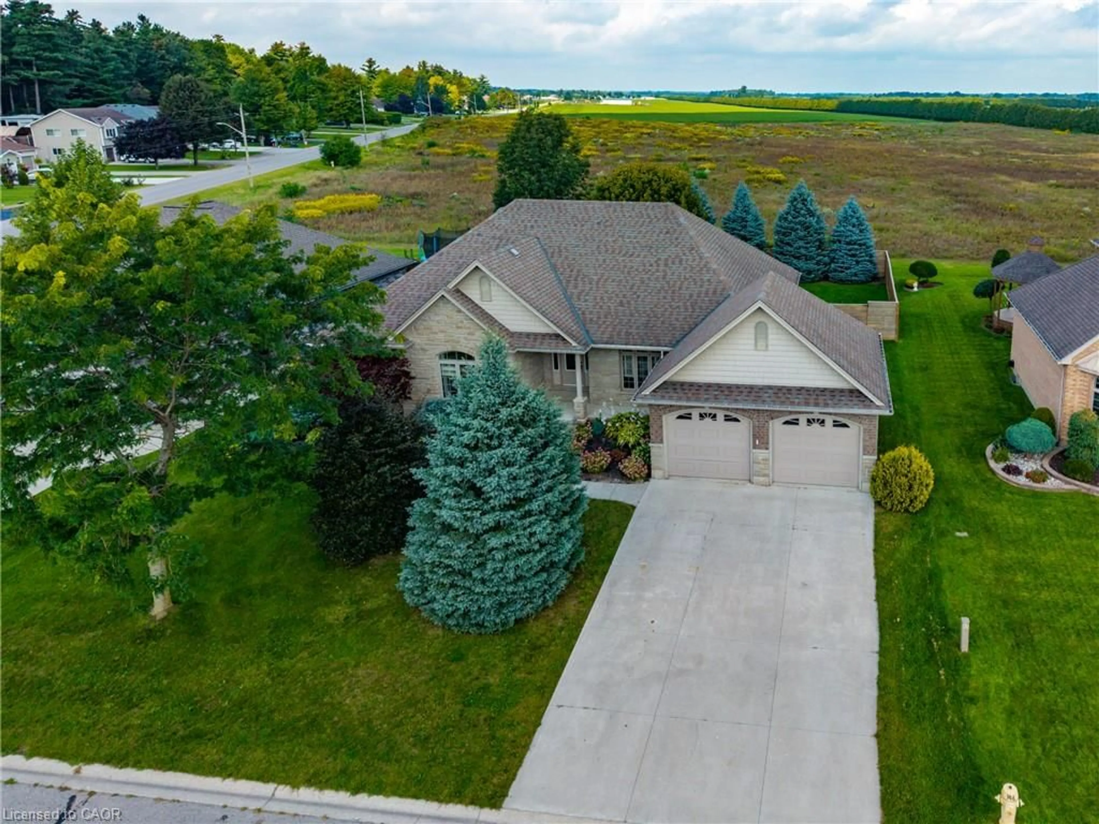 A pic from outside/outdoor area/front of a property/back of a property/a pic from drone, unknown for 24 Melody Dr, Delhi Ontario N4B 3E1