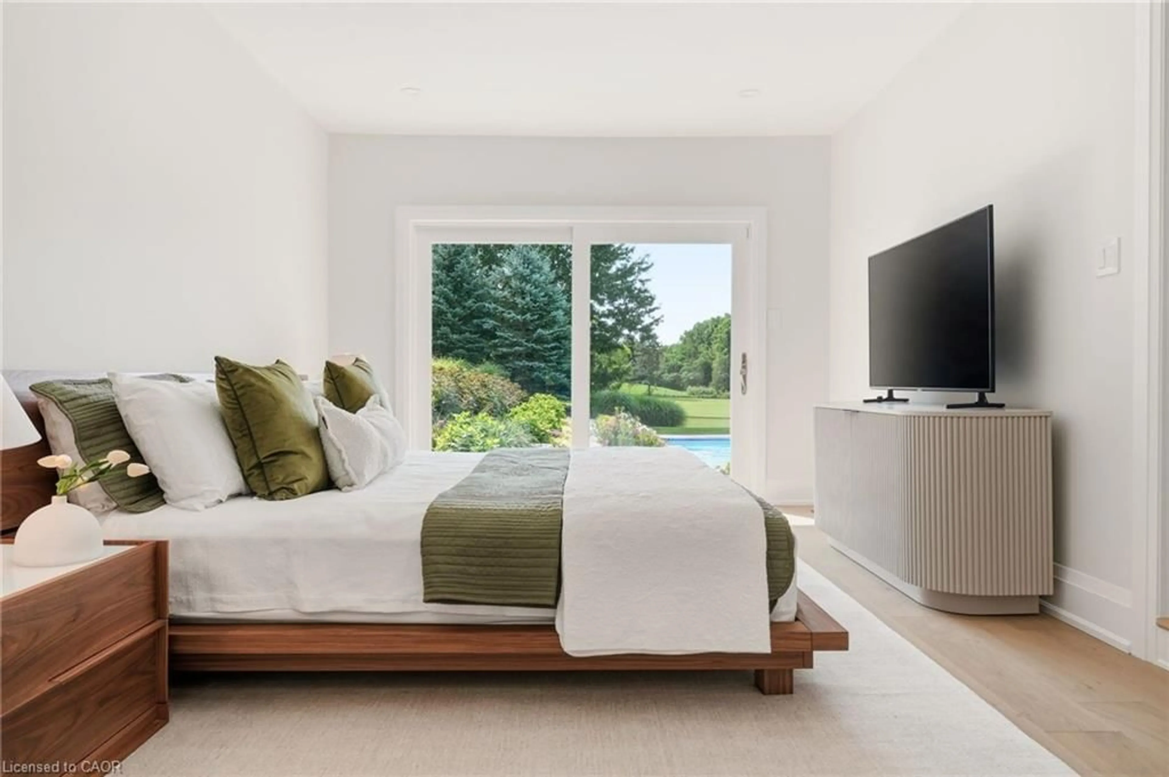 Bedroom with bed, unknown for 1400 1 Side Rd, Burlington Ontario L7P 0R9