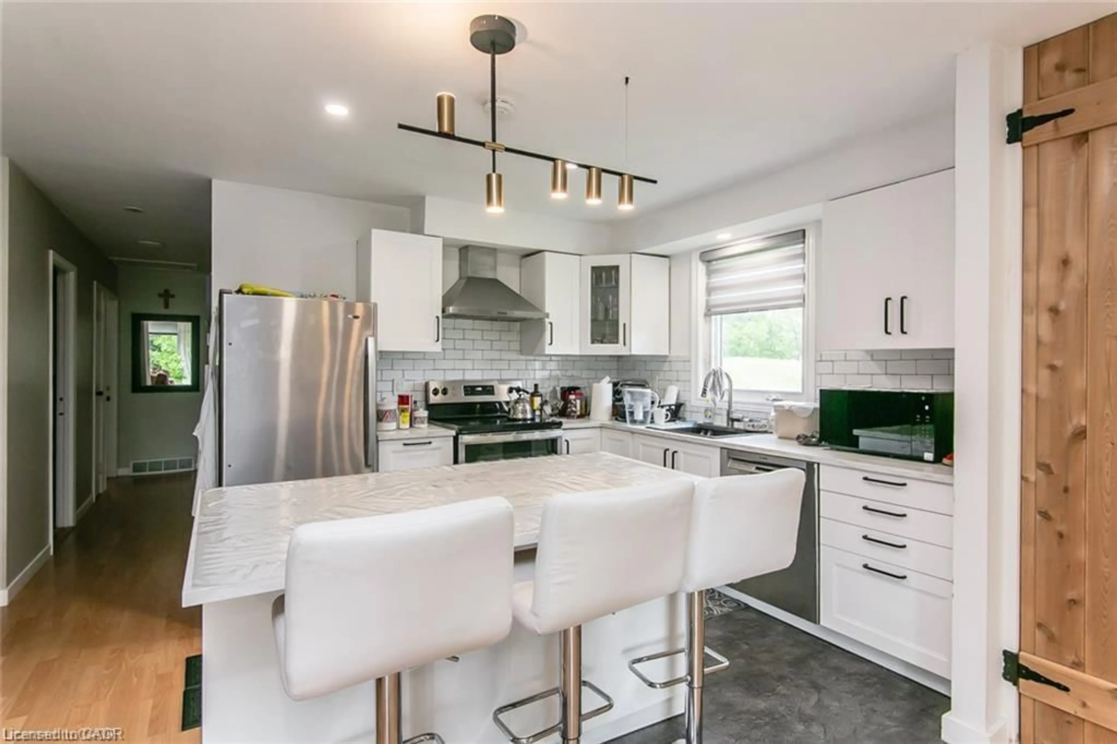 Open concept kitchen, ceramic/tile floor for 274 Northlake Dr #B, Waterloo Ontario N2V 1A9