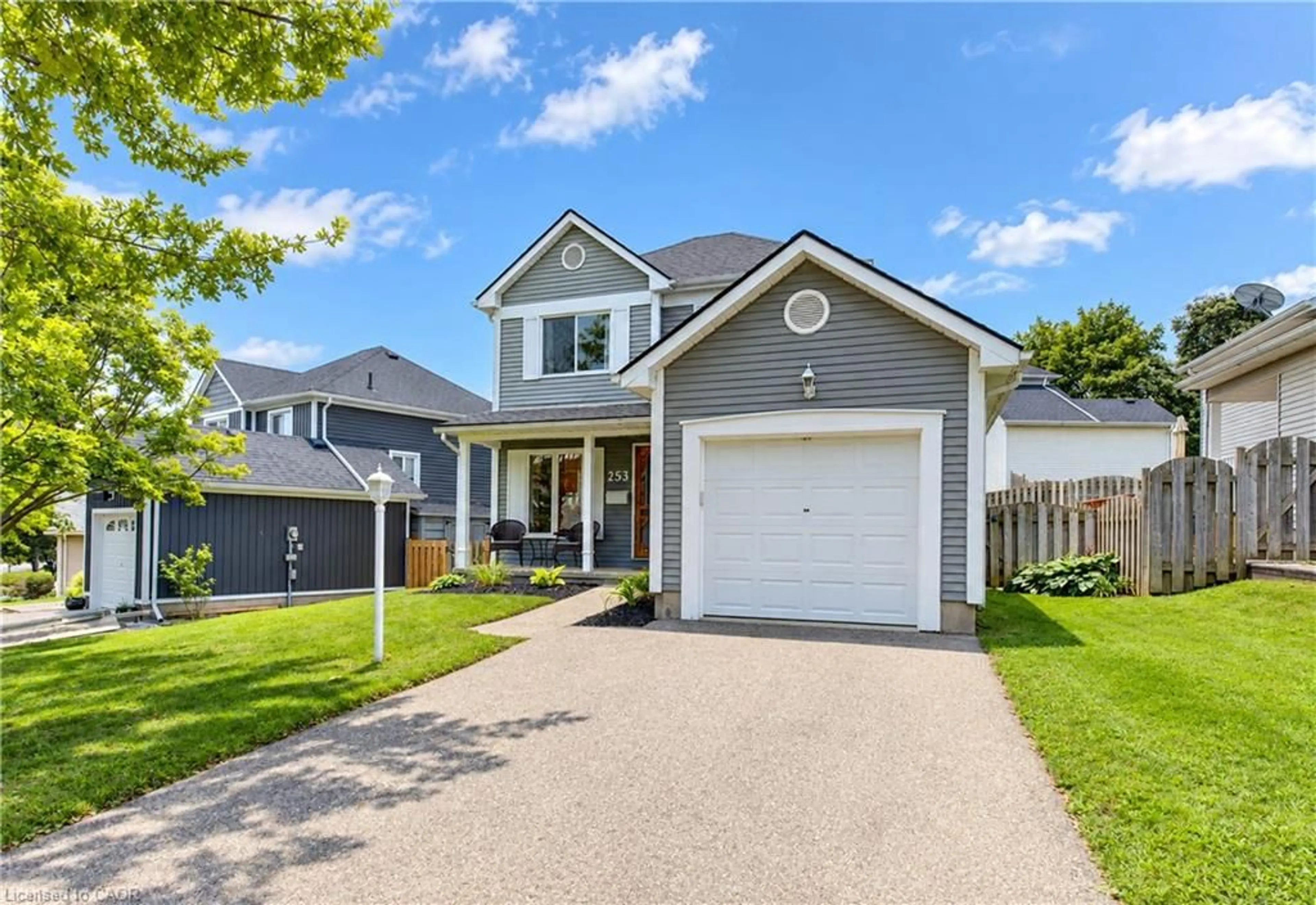 Home with vinyl exterior material, street for 253 Newport Pl, Waterloo Ontario N2T 1T9