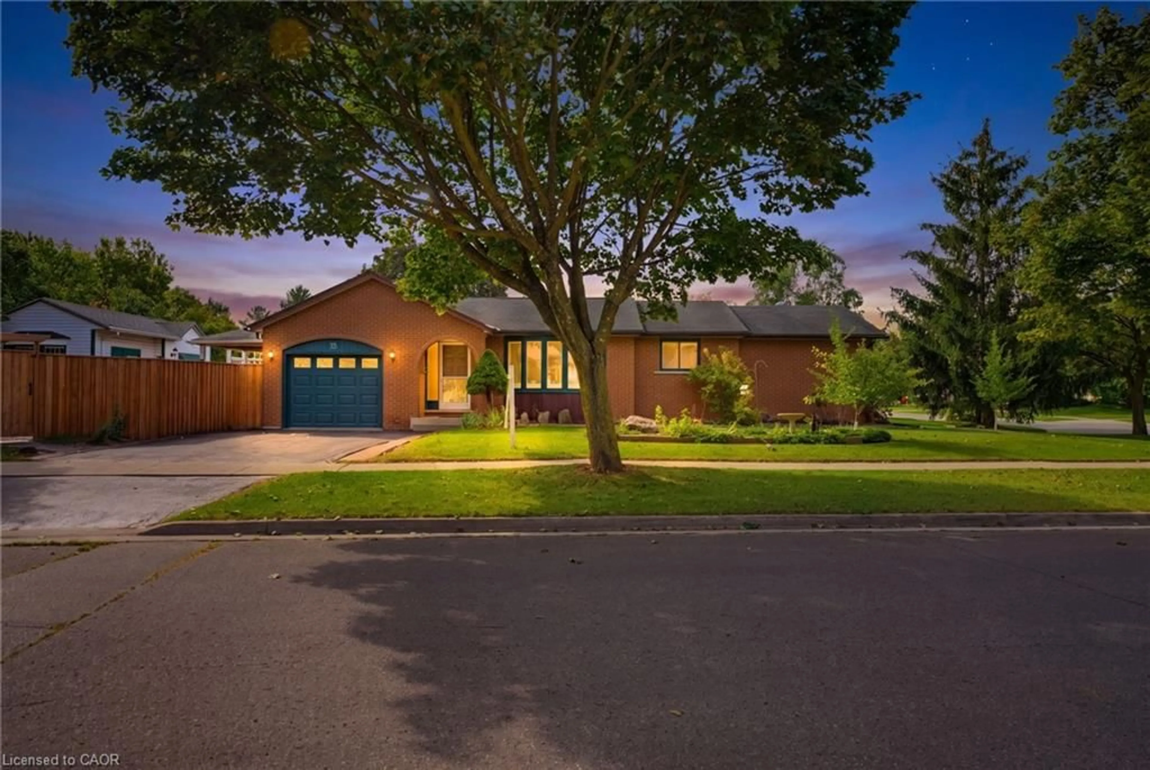 Home with brick exterior material, street for 35 Windy Ridge Dr, Kitchener Ontario N2P 1R9
