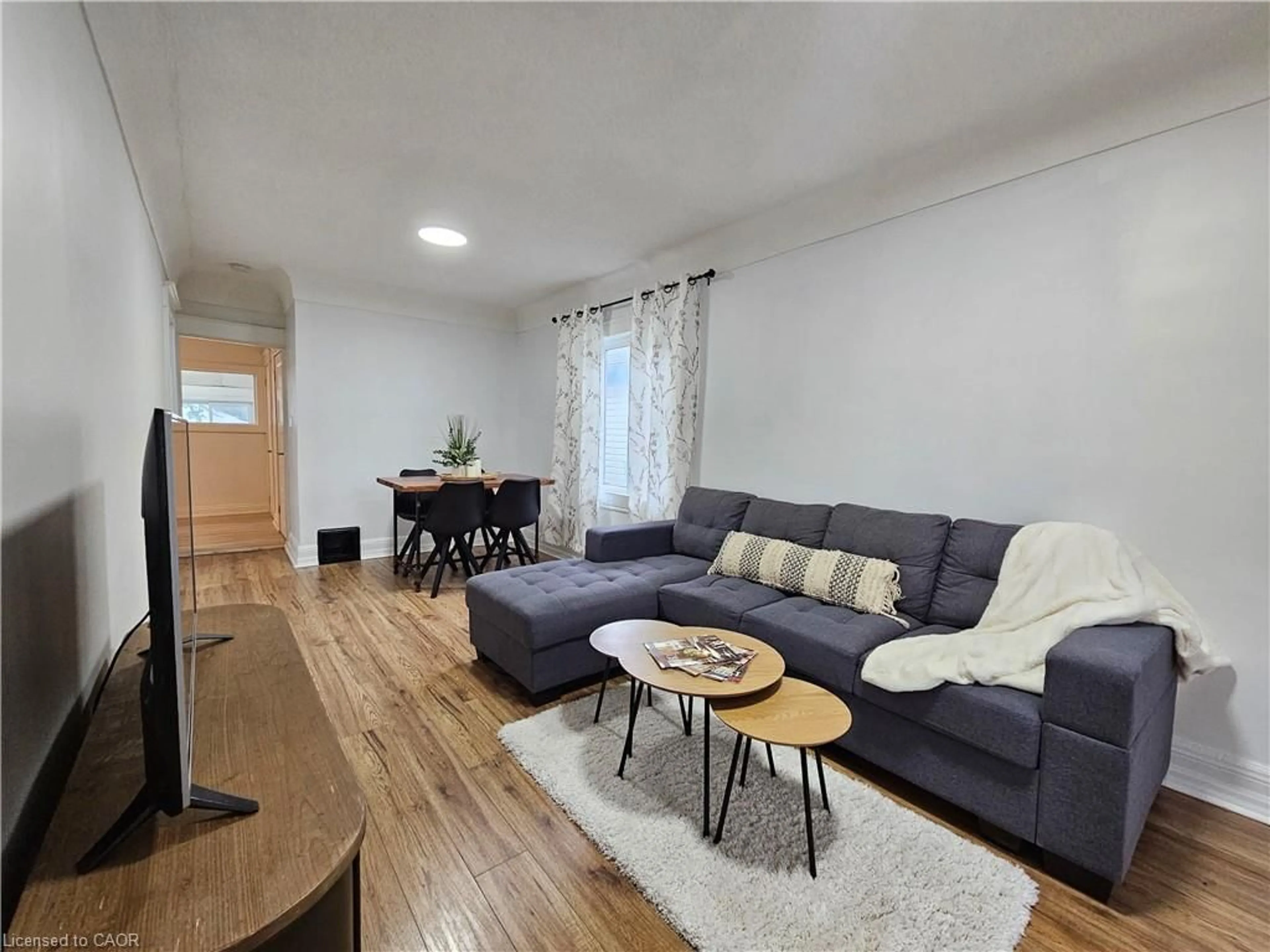 Living room with furniture, wood/laminate floor for 643 Upper Wellington St, Hamilton Ontario L9A 3R2