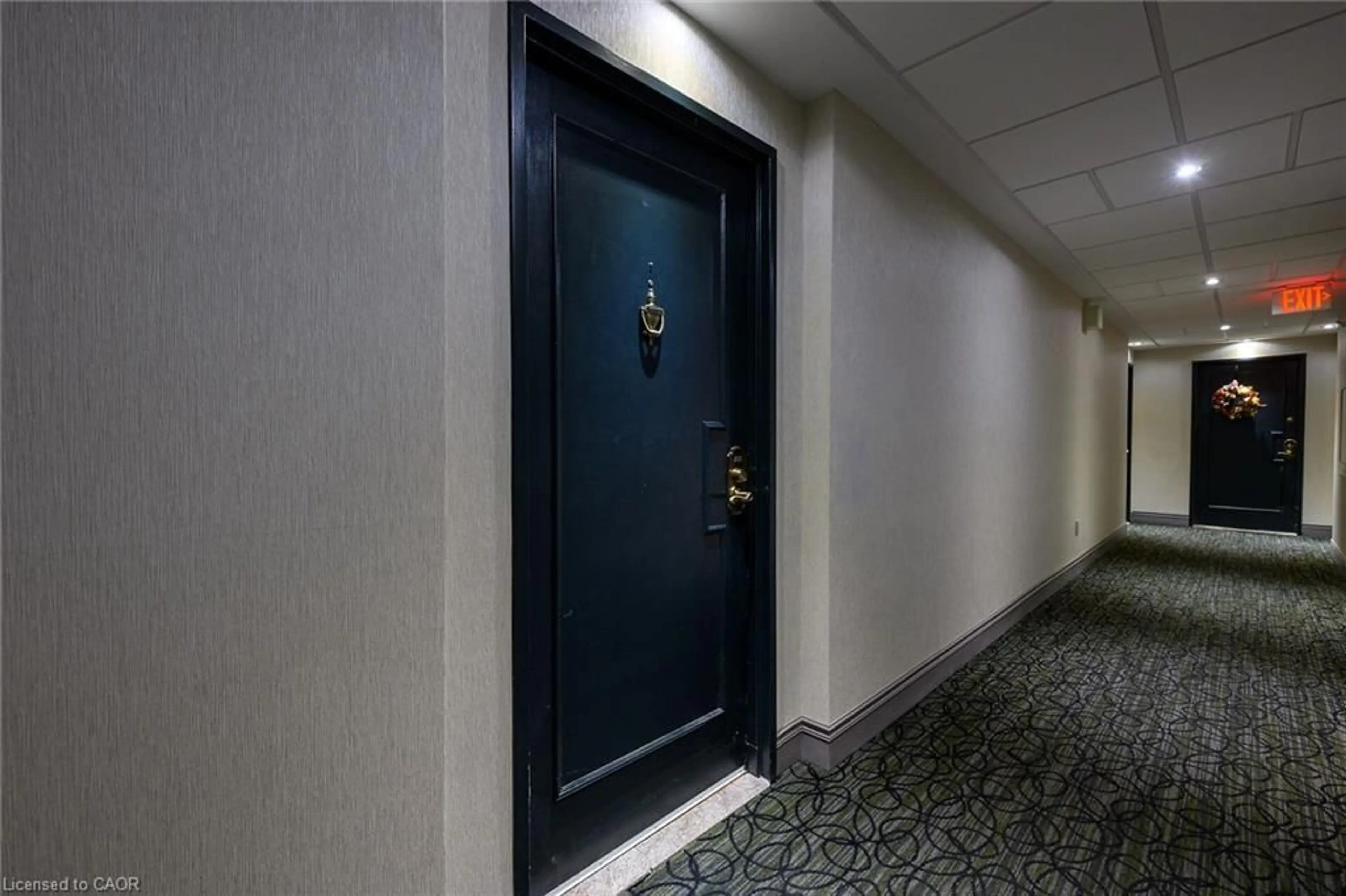 Indoor foyer for 1359 White Oaks Blvd #205, Oakville Ontario L6H 2R8