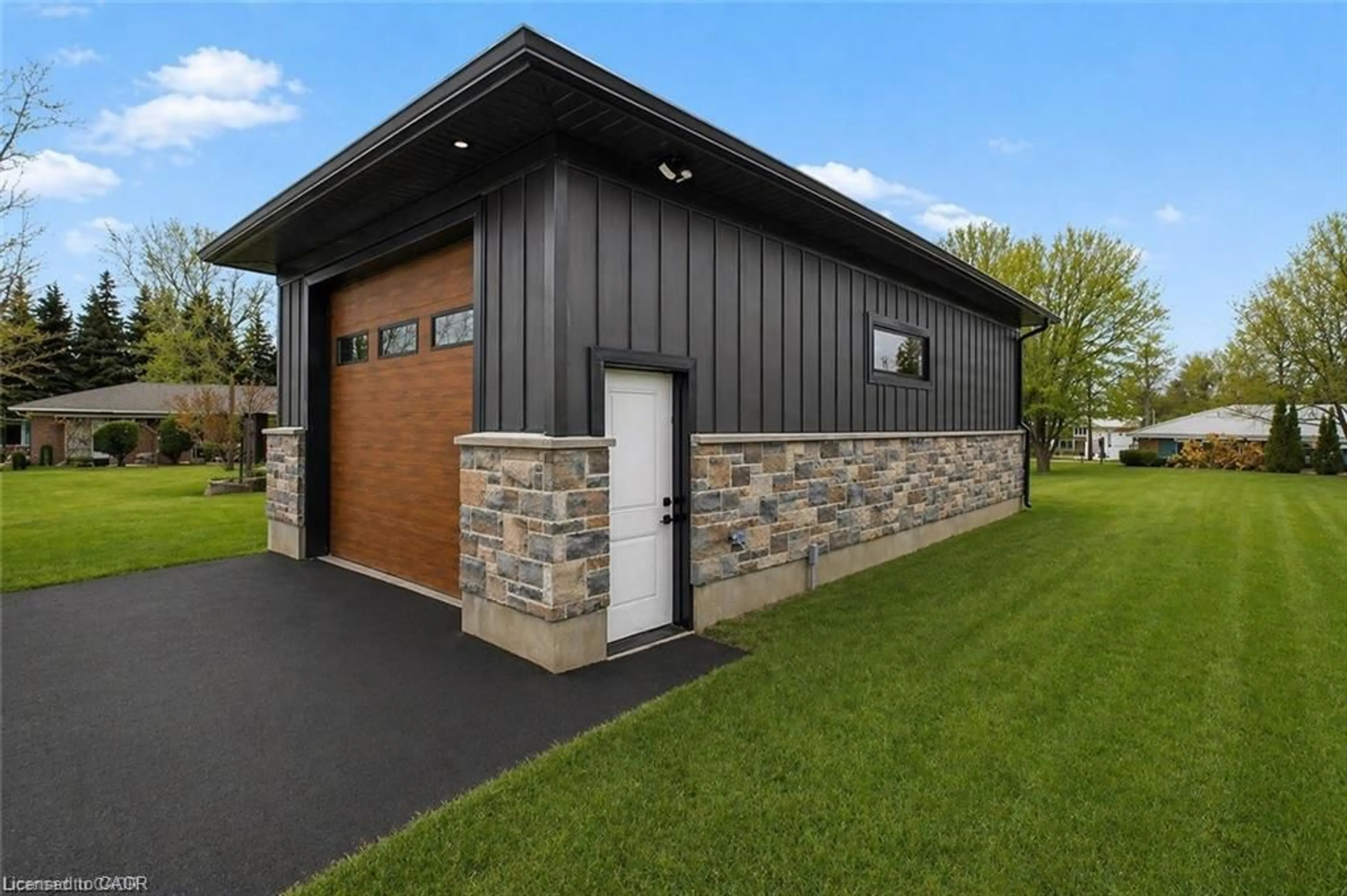 Indoor garage for 12 Albert St, St. Clements Ontario N0B 2M0