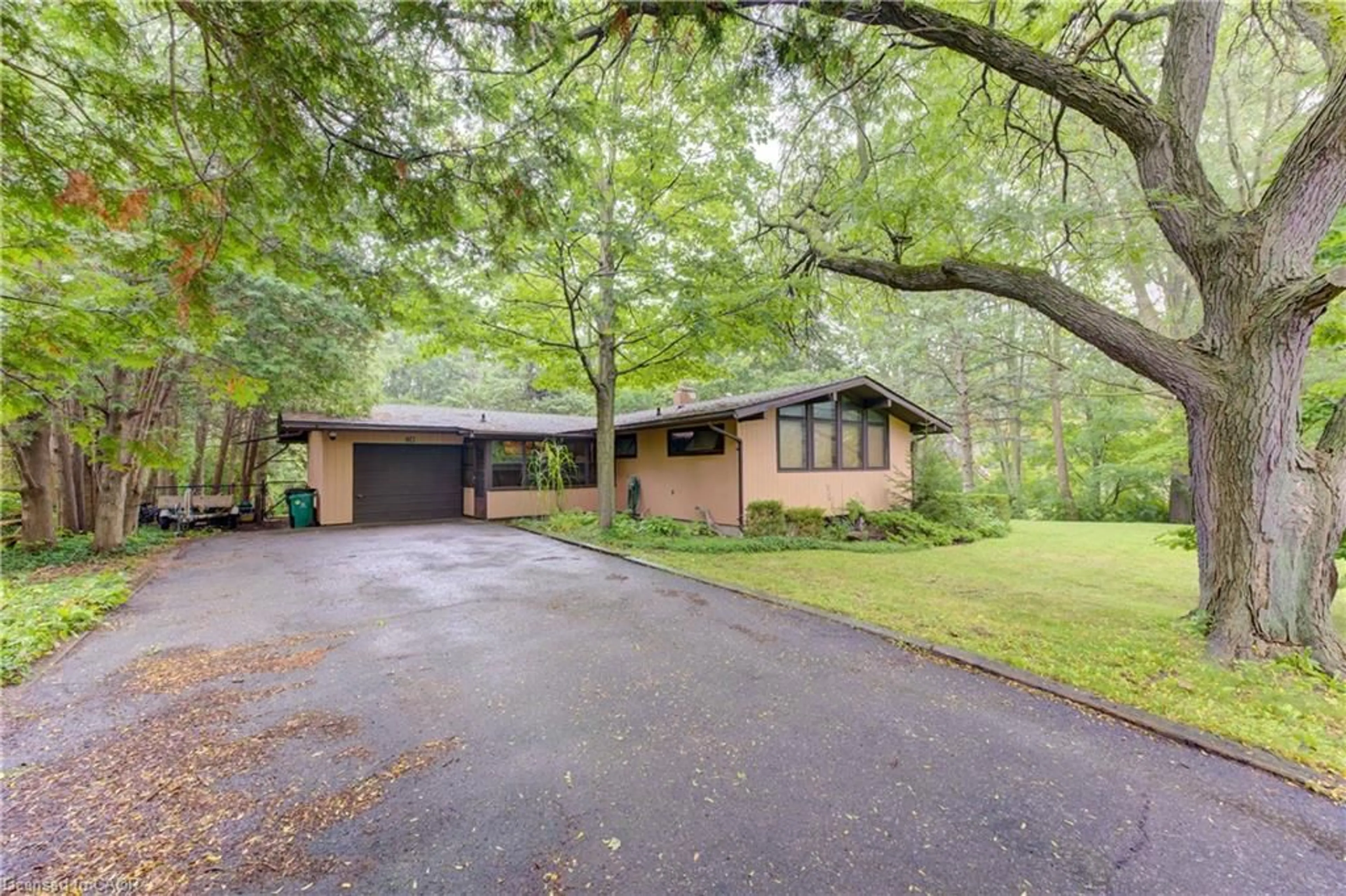 Home with brick exterior material, street for 80 Chapel Hill Dr, Kitchener Ontario N2R 1N2