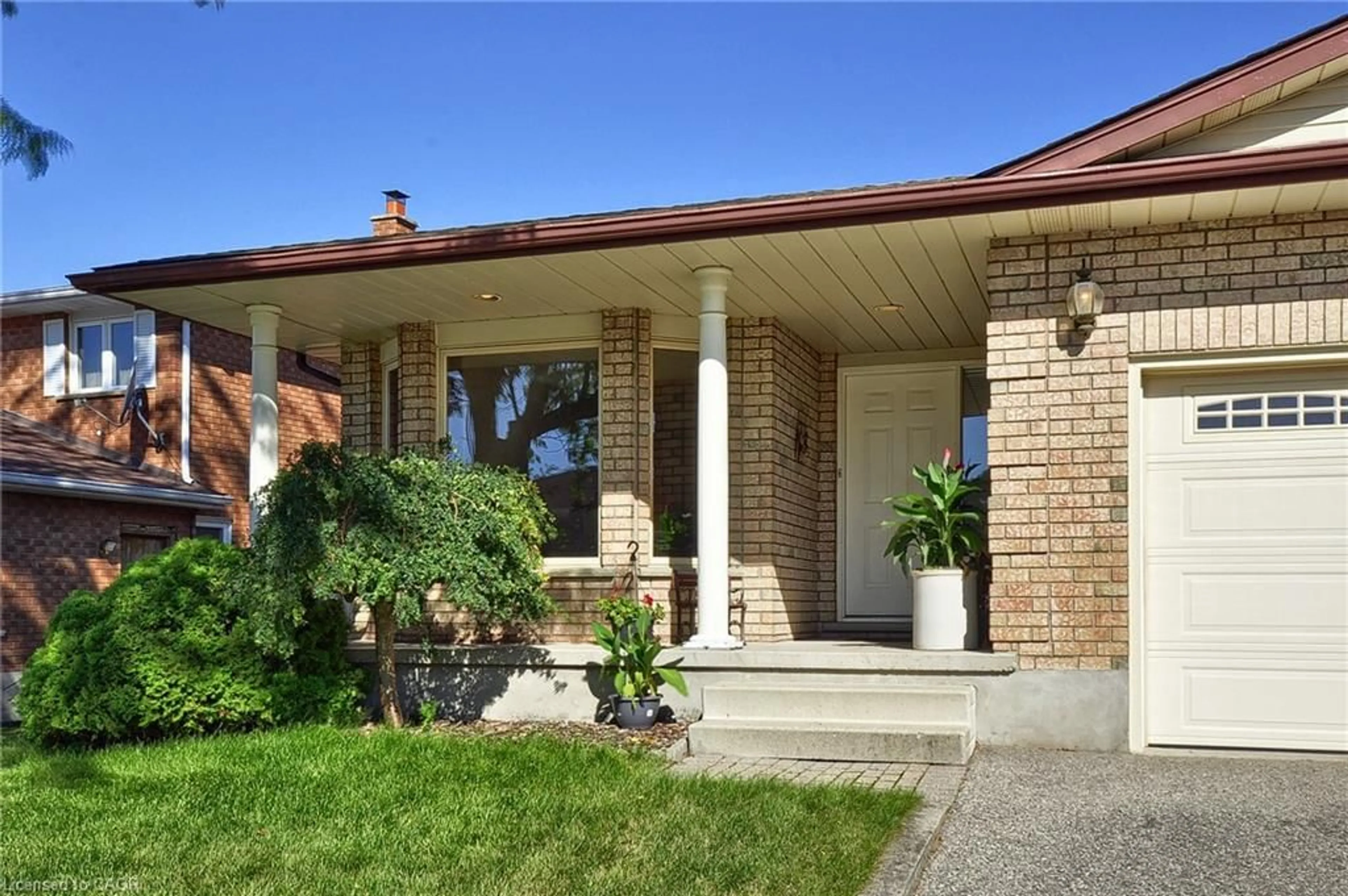 Home with brick exterior material, street for 602 Champlain Blvd, Cambridge Ontario N1R 7Z4