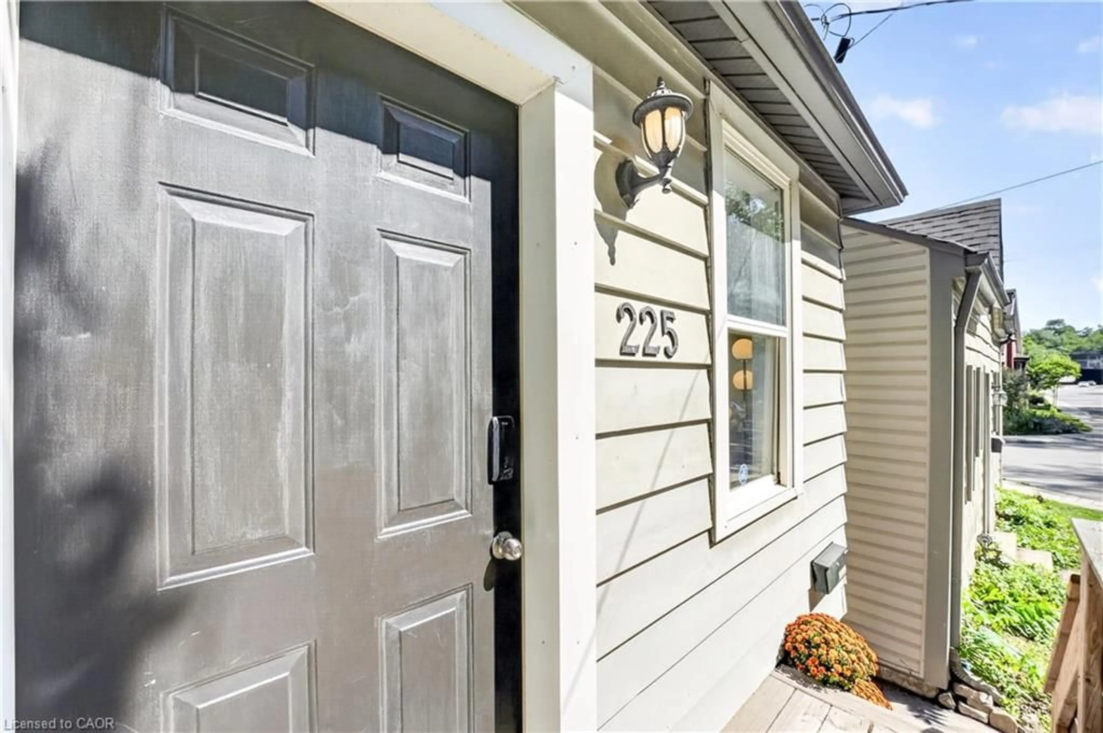 Unknown for 225 Charlton Ave, Hamilton Ontario L8N 1Z2