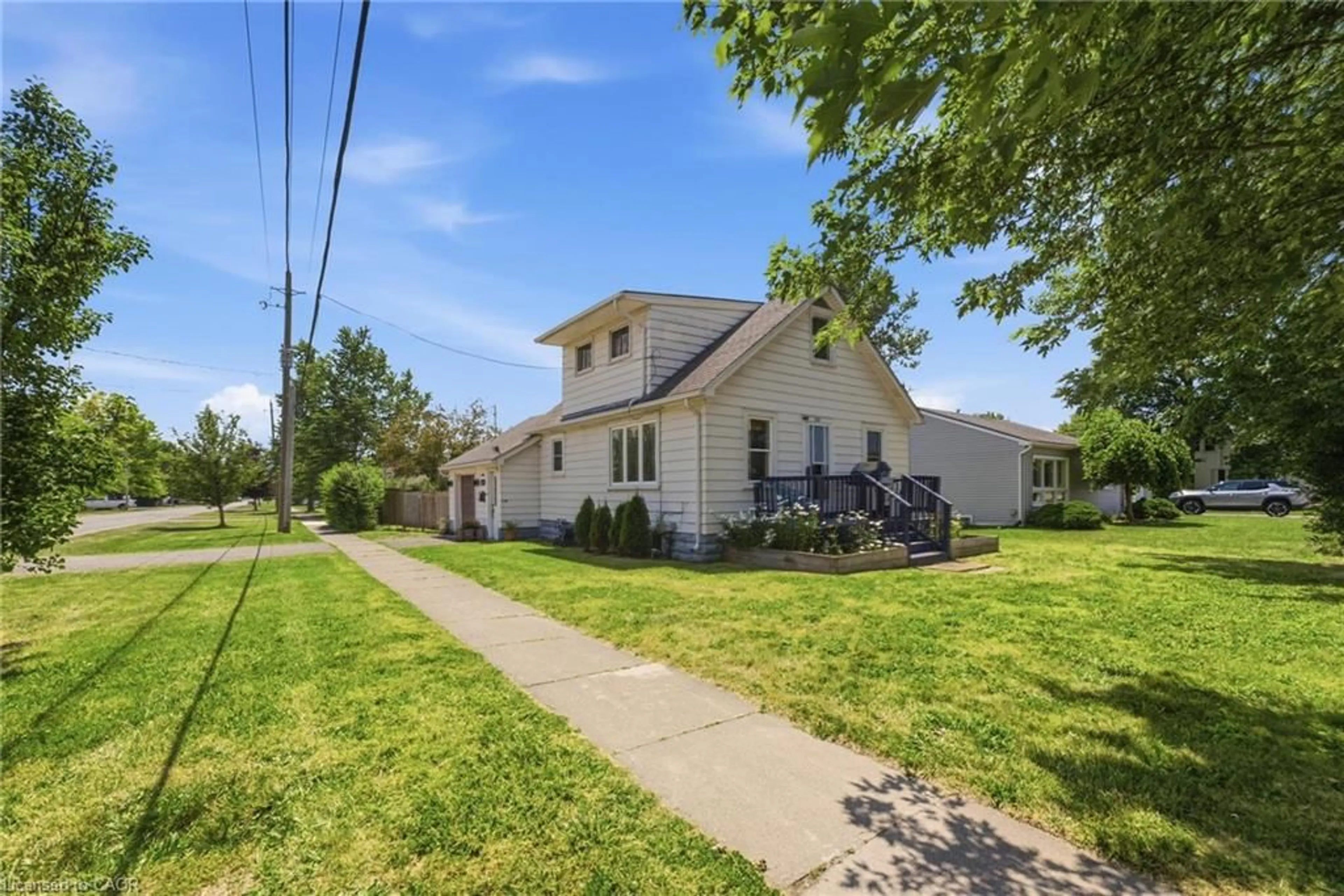 A pic from outside/outdoor area/front of a property/back of a property/a pic from drone, street for 1217 Orchard Ave, Fort Erie Ontario L2A 3C8