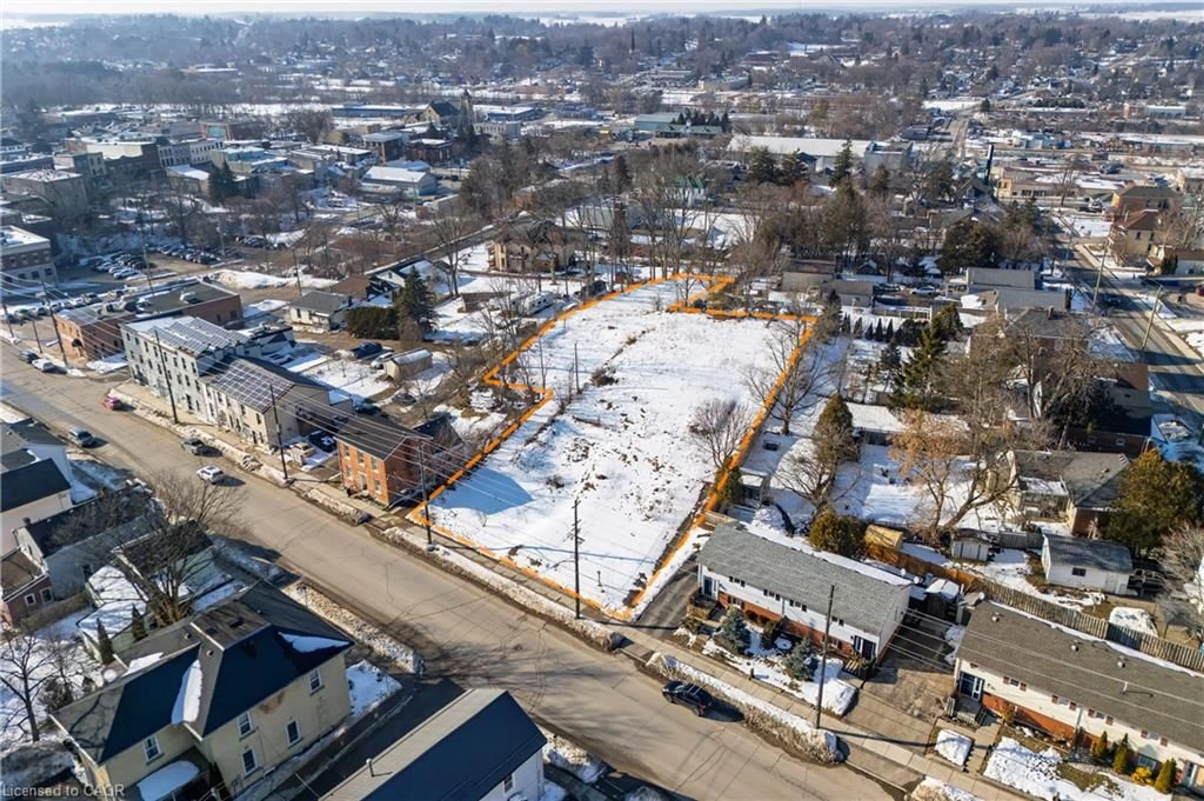 A pic from outside/outdoor area/front of a property/back of a property/a pic from drone, street for 75 King St, Ingersoll Ontario N5C 1G6