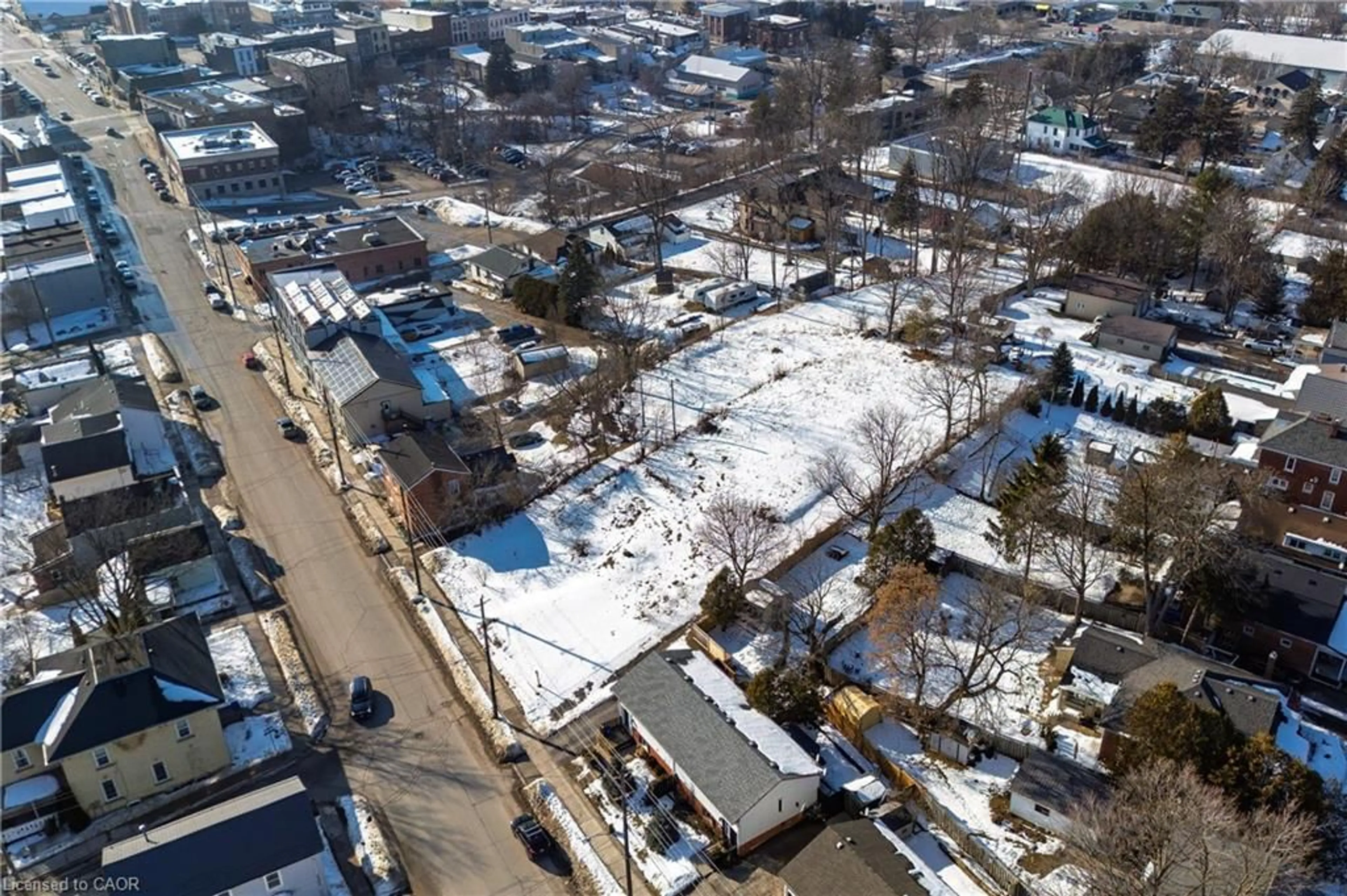 A pic from outside/outdoor area/front of a property/back of a property/a pic from drone, street for 75 King St, Ingersoll Ontario N5C 1G6