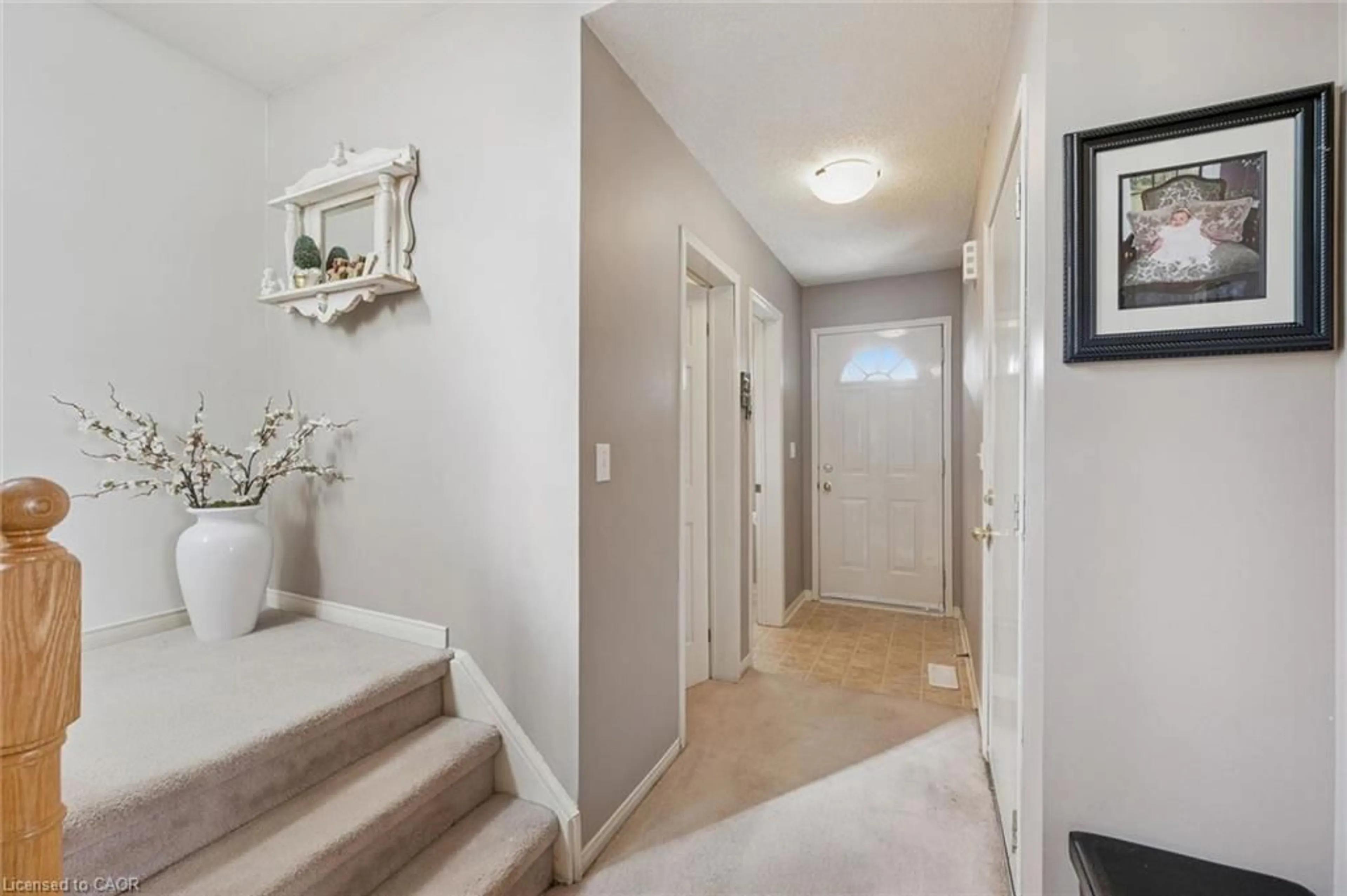 Indoor entryway for 240 Hilltop Dr, Ayr Ontario N0B 1E0