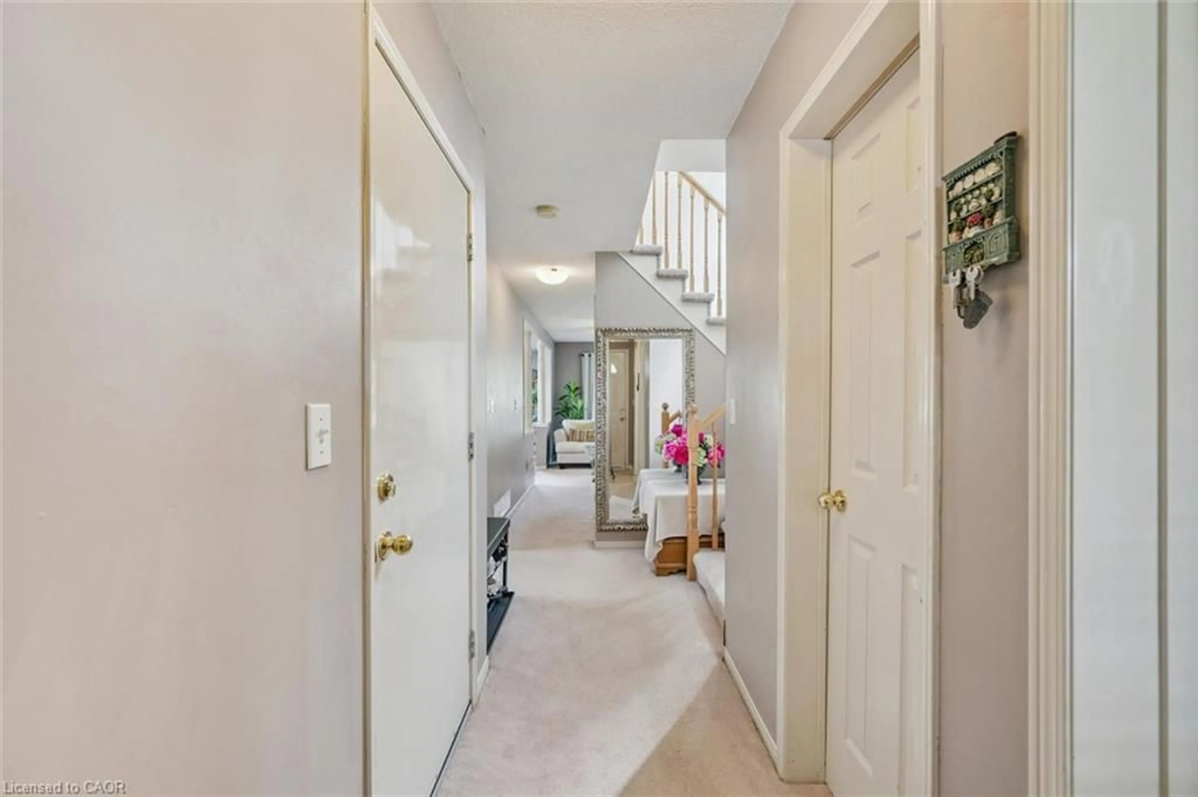 Indoor entryway for 240 Hilltop Dr, Ayr Ontario N0B 1E0
