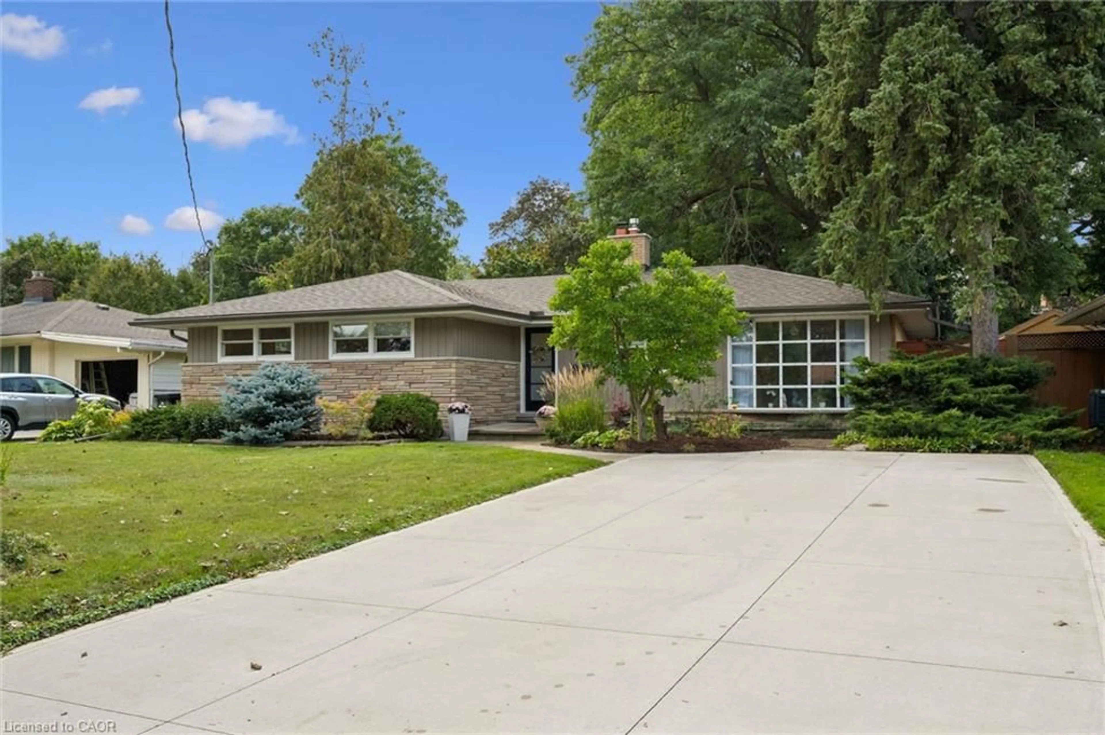 Home with brick exterior material, street for 142 Stonybrook Dr, Kitchener Ontario N2M 4L7