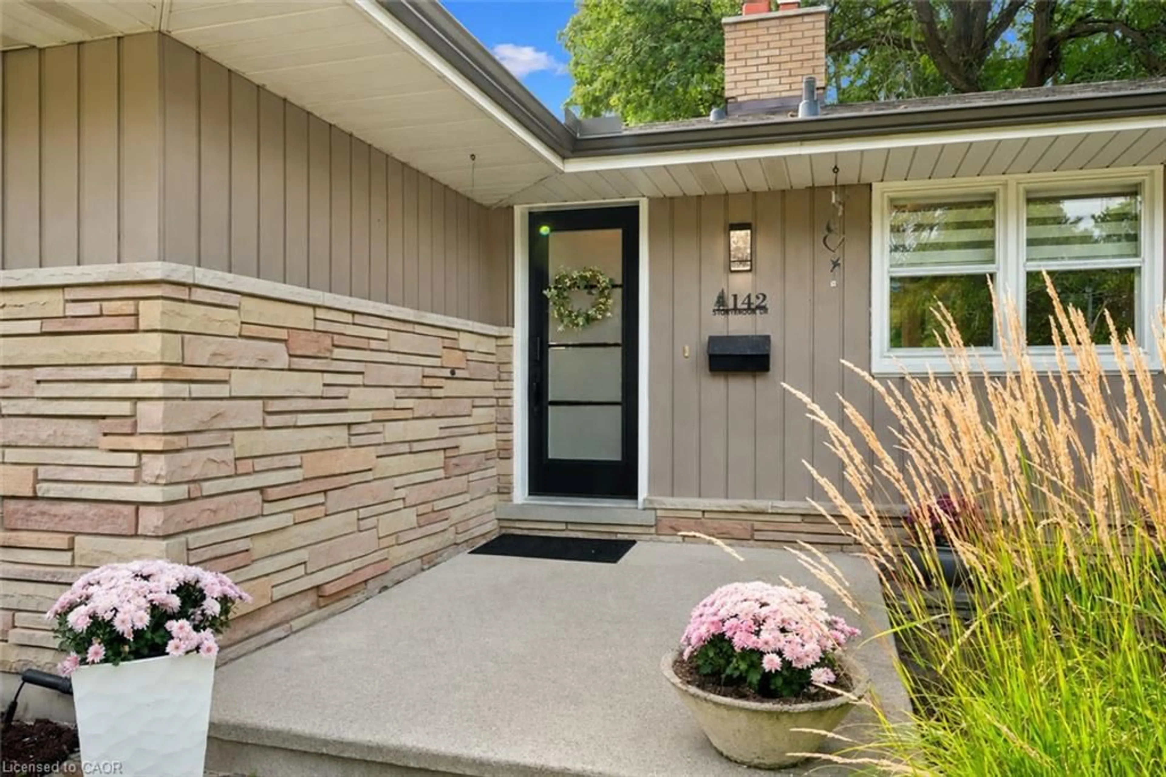 Home with brick exterior material, street for 142 Stonybrook Dr, Kitchener Ontario N2M 4L7