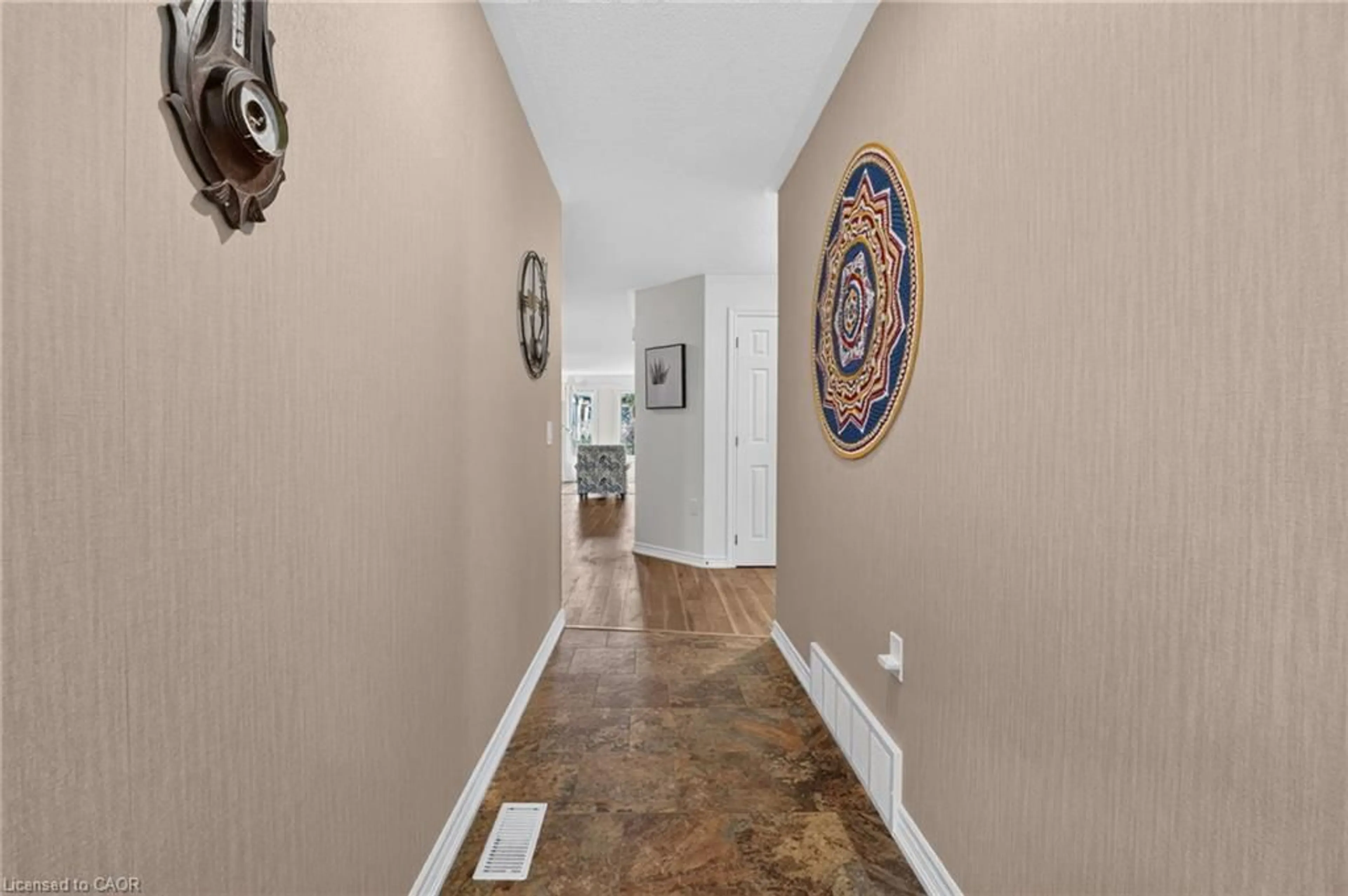 Indoor foyer for 3973 Sunset Lane, Vineland Ontario L0R 2C0