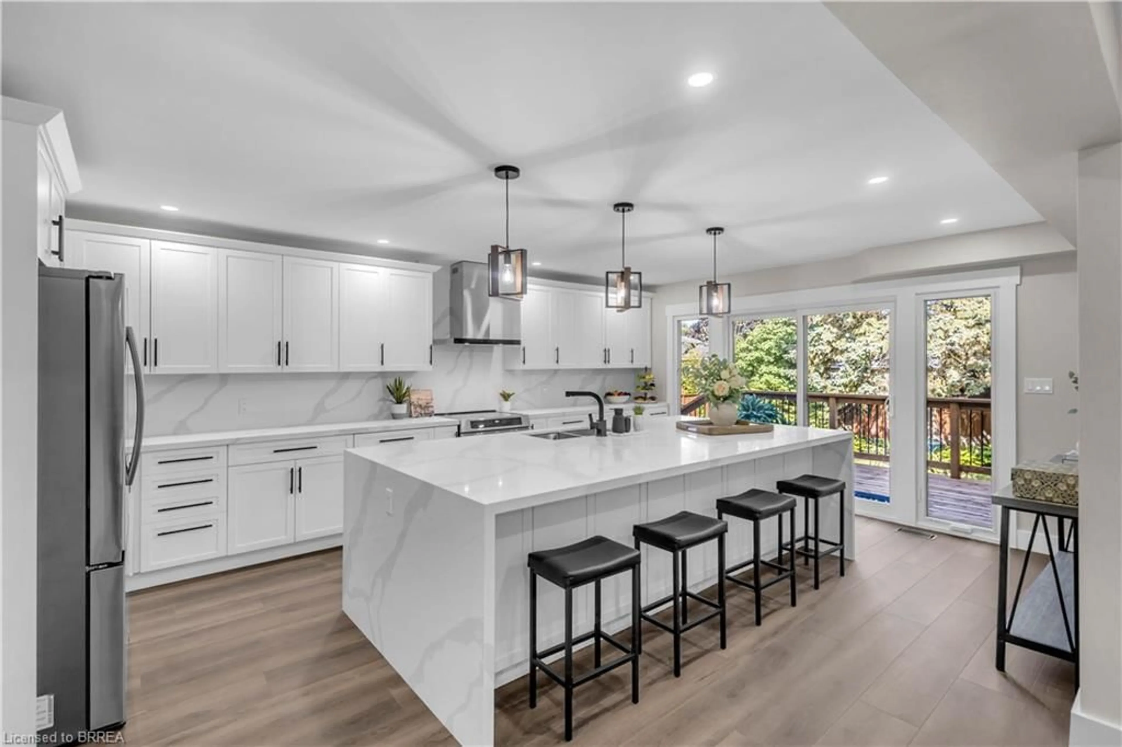 Open concept kitchen, ceramic/tile floor for 9 Rollingwood Cres, Brantford Ontario N3R 5Z7
