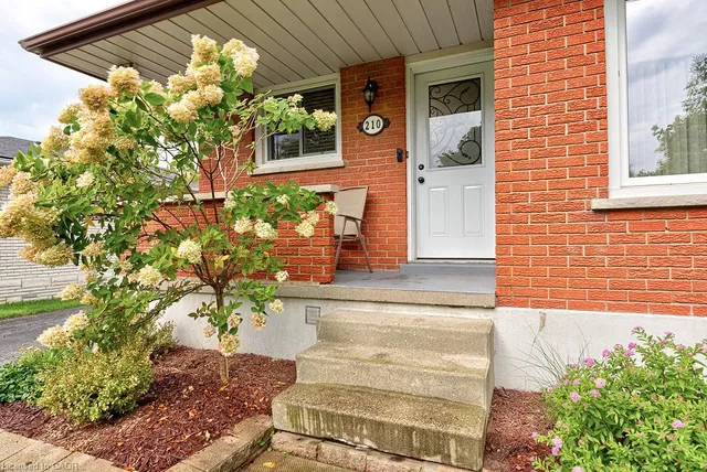 210 Shelley Dr, Kitchener 2