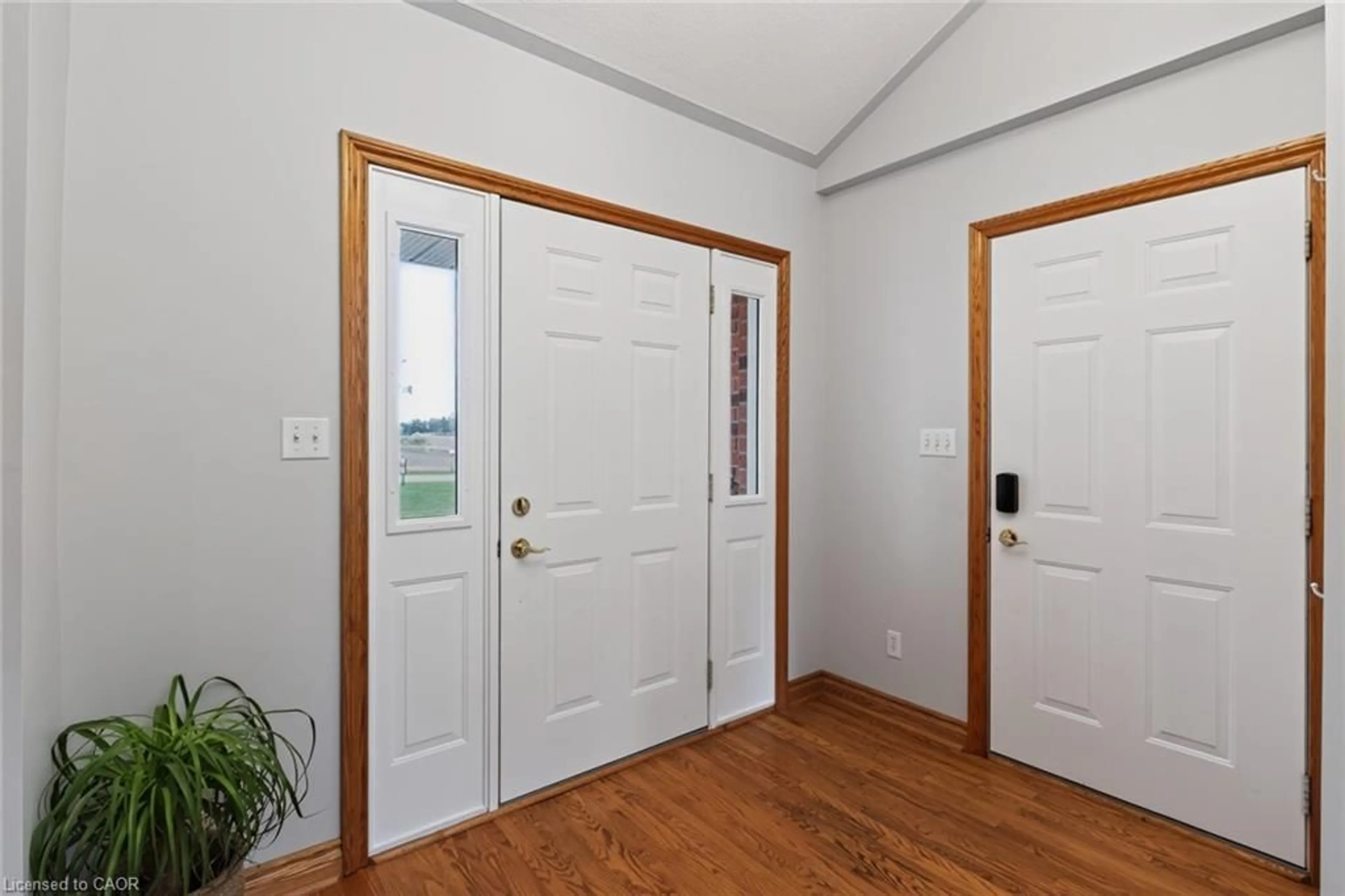 Indoor entryway for 1370 Windham 11 Rd, Lynnville Ontario N0E 2A0