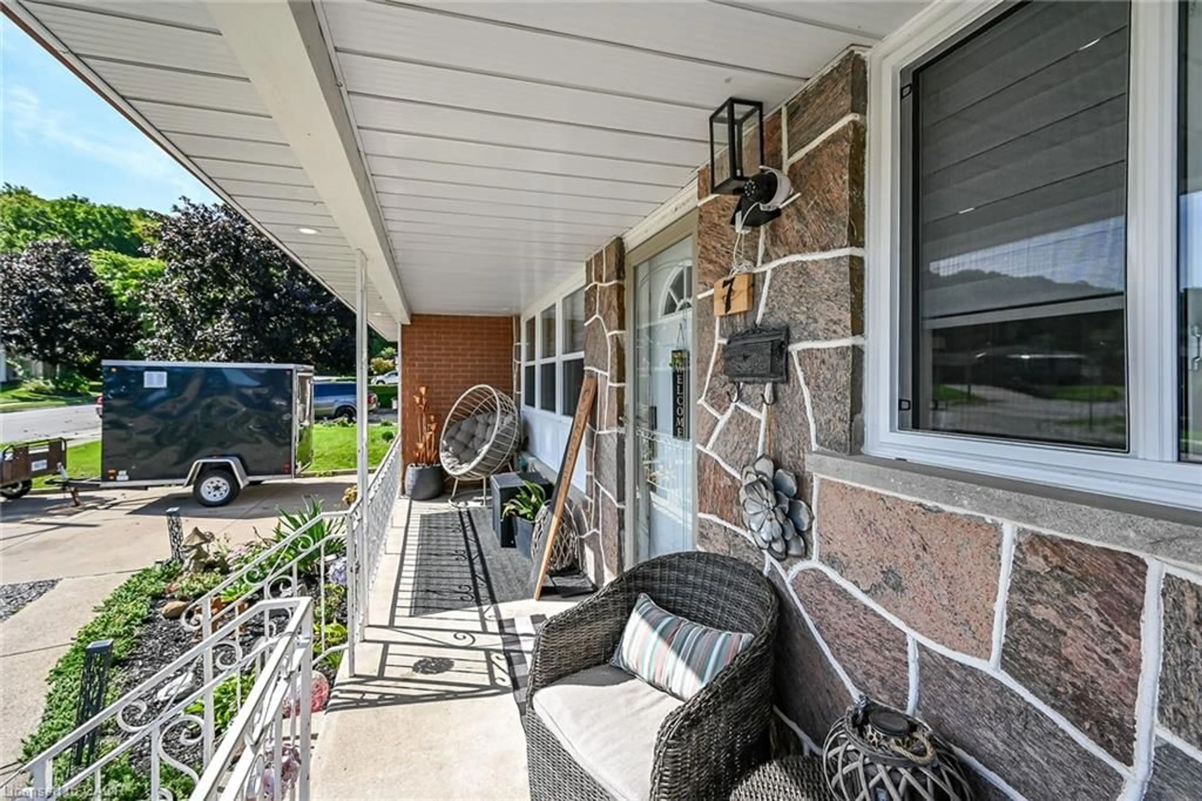 Patio, street for 7 Glen Allen Dr, Stoney Creek Ontario L8G 3A3