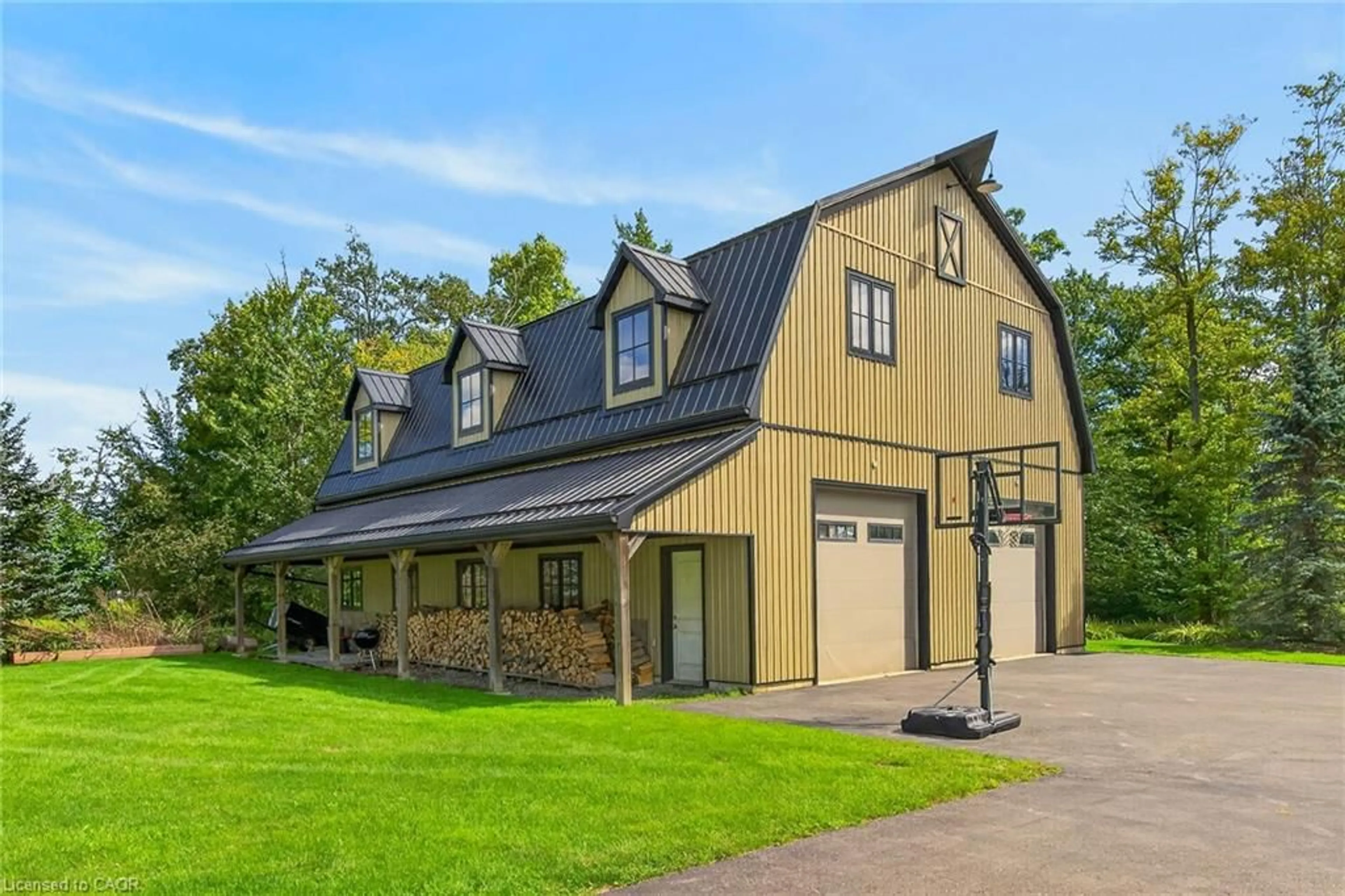 Indoor garage for 695 Concession 1 Rd, Cayuga Ontario N0A 1E0