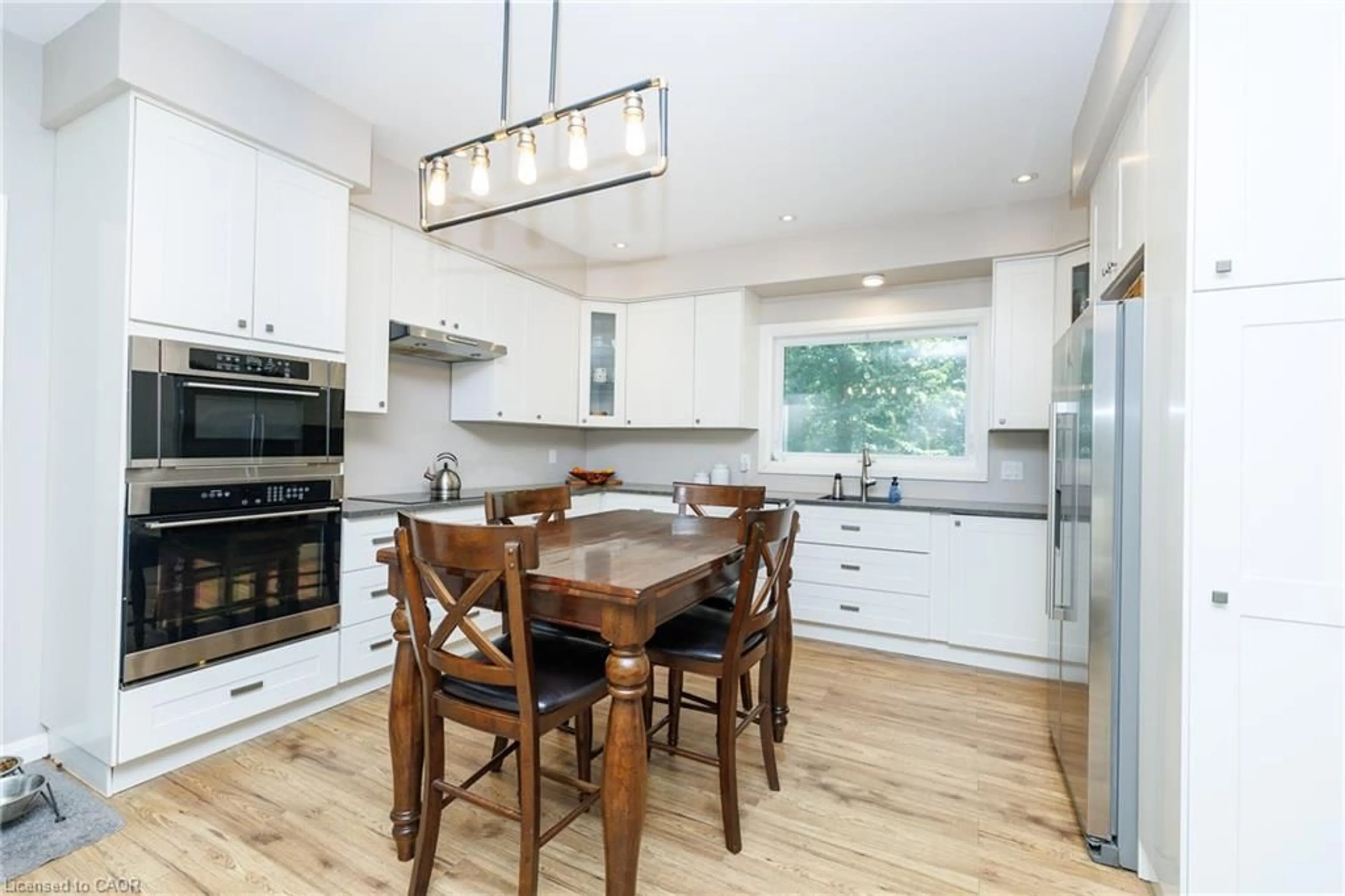 Open concept kitchen, wood/laminate floor for 874 2nd Con Rd, Port Colborne Ontario L3K 5V3
