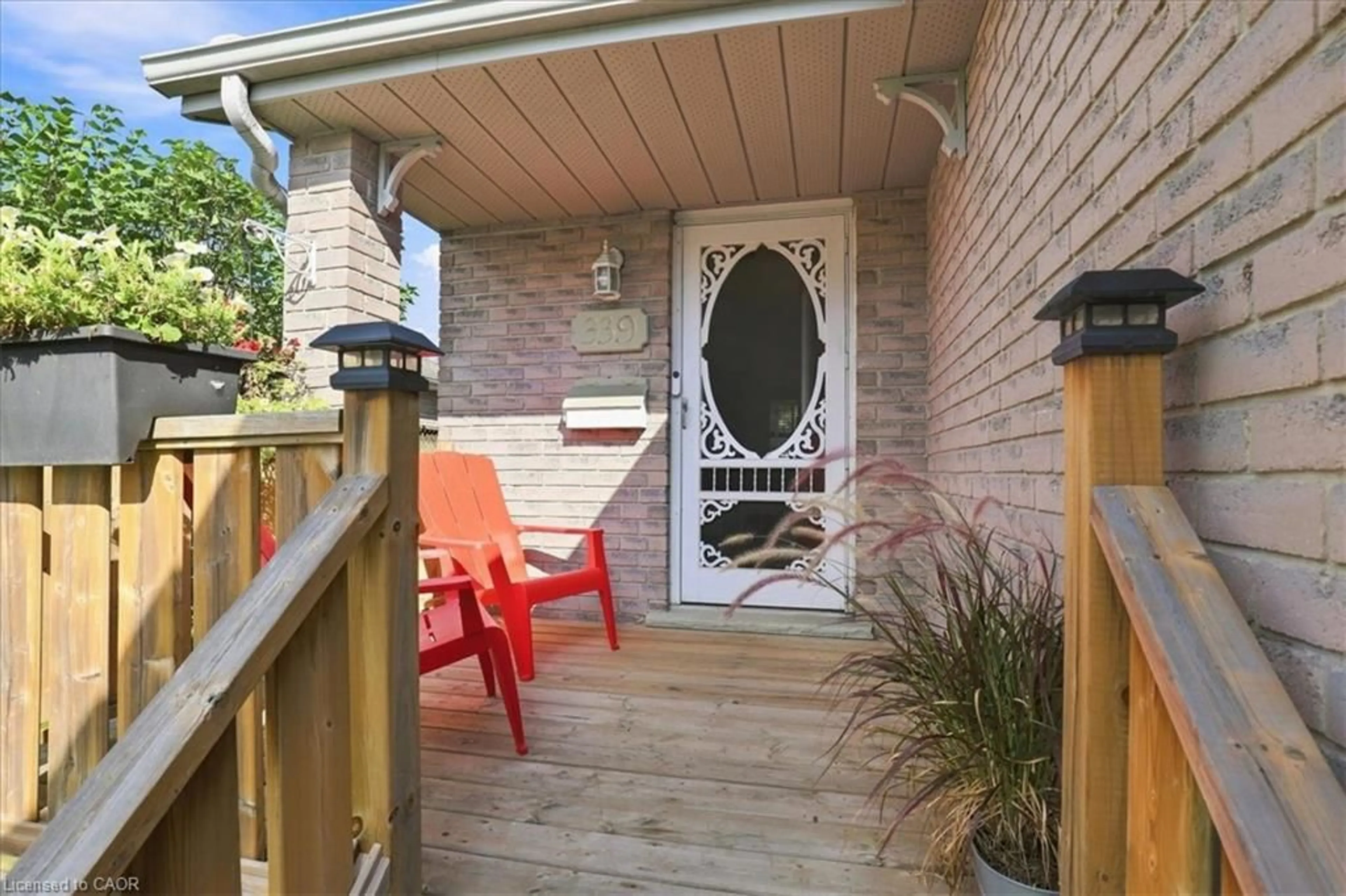Patio, street for 339 Northview Heights Pl, Cambridge Ontario N1R 8J1