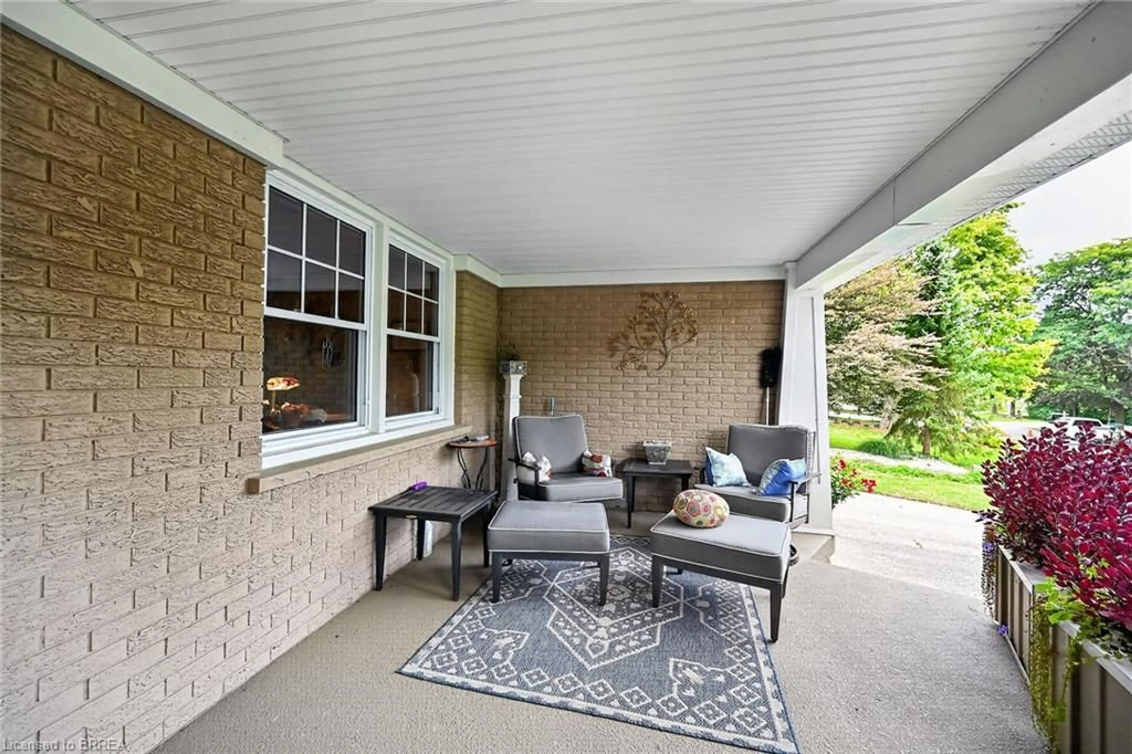 Patio, street for 4 Gaywood Gdns, Brantford Ontario N3T 5J8