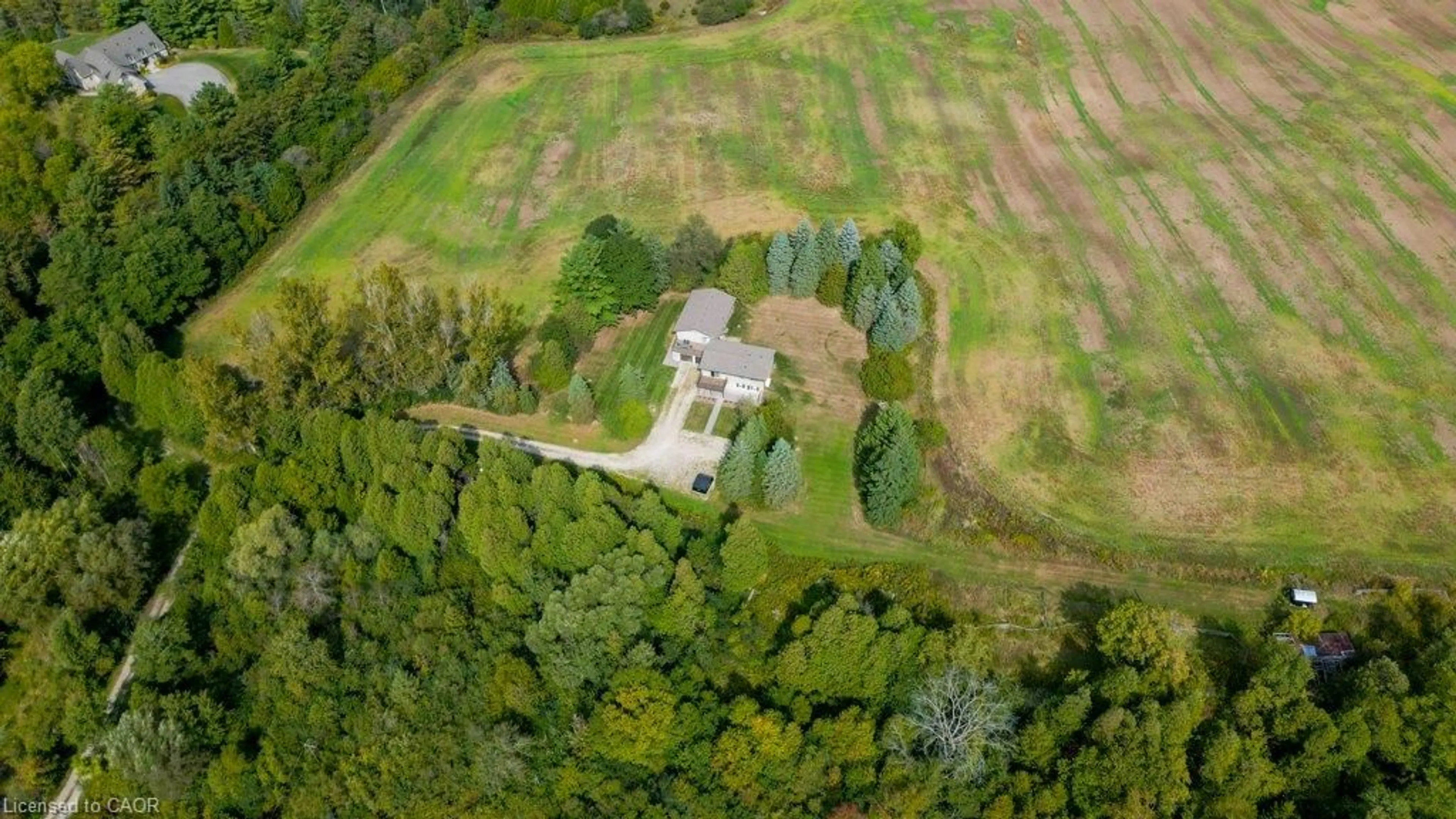 A pic from outside/outdoor area/front of a property/back of a property/a pic from drone, unknown for 6542 Ellis Rd, Cambridge Ontario N3C 2V4